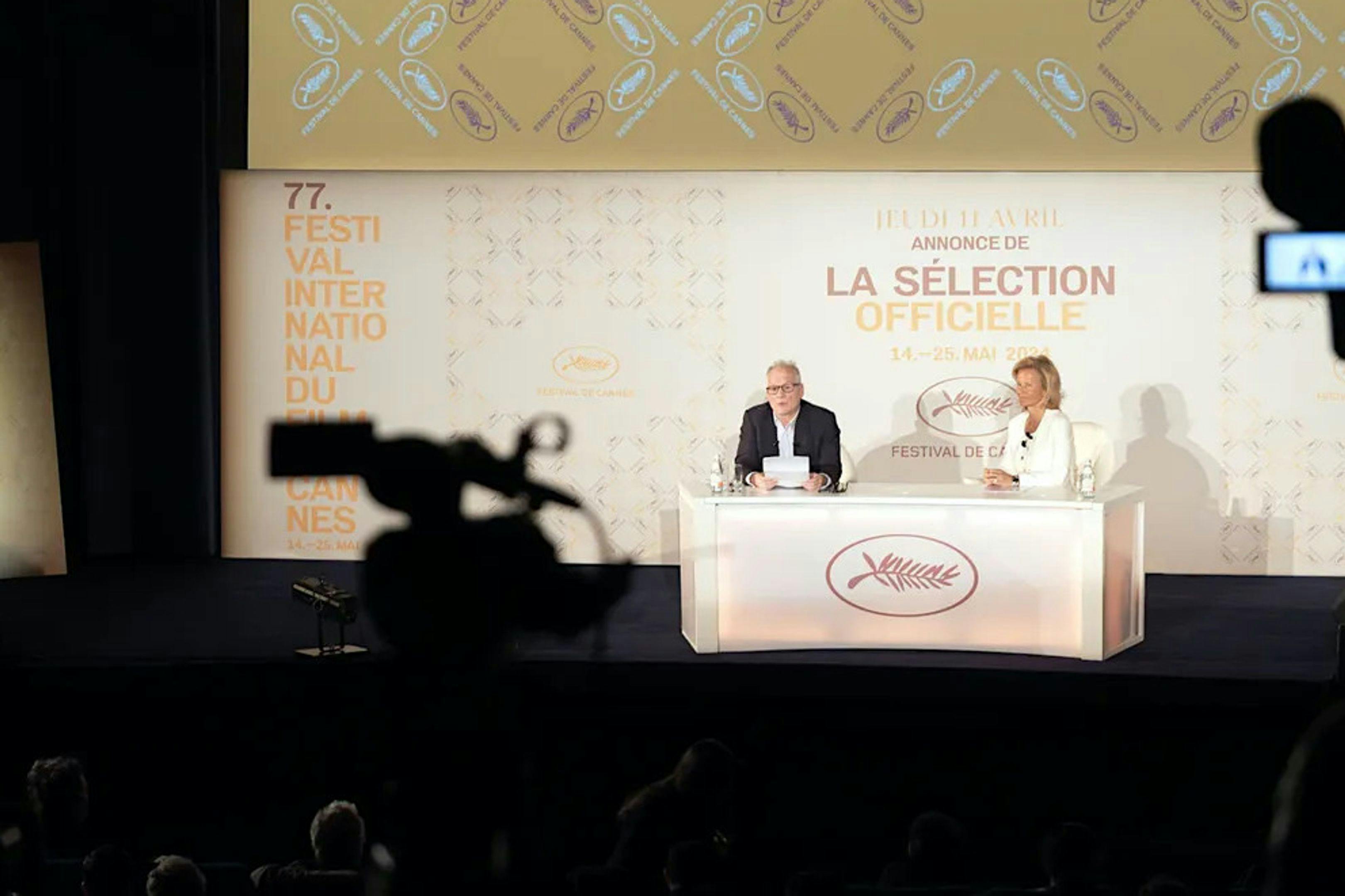 Thierry Frémaux e Iris Knobloch, director artístico y presidenta del Festival de Cannes, en la rueda de prensa de la edición 2024