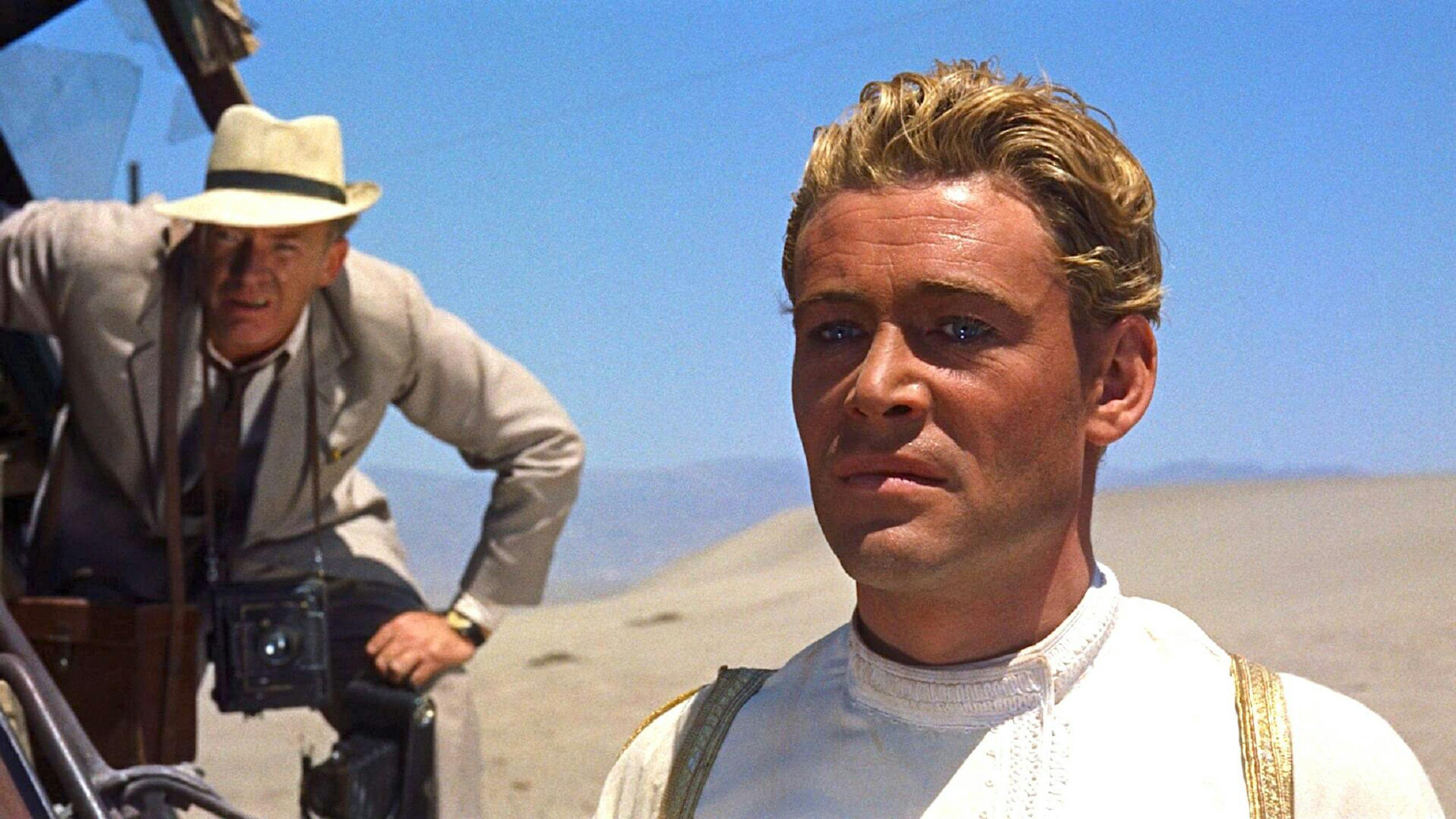 Los actores Arthur Kennedy y Peter O'Toole, en un fotograma de la película 'Lawrence de Arabia'