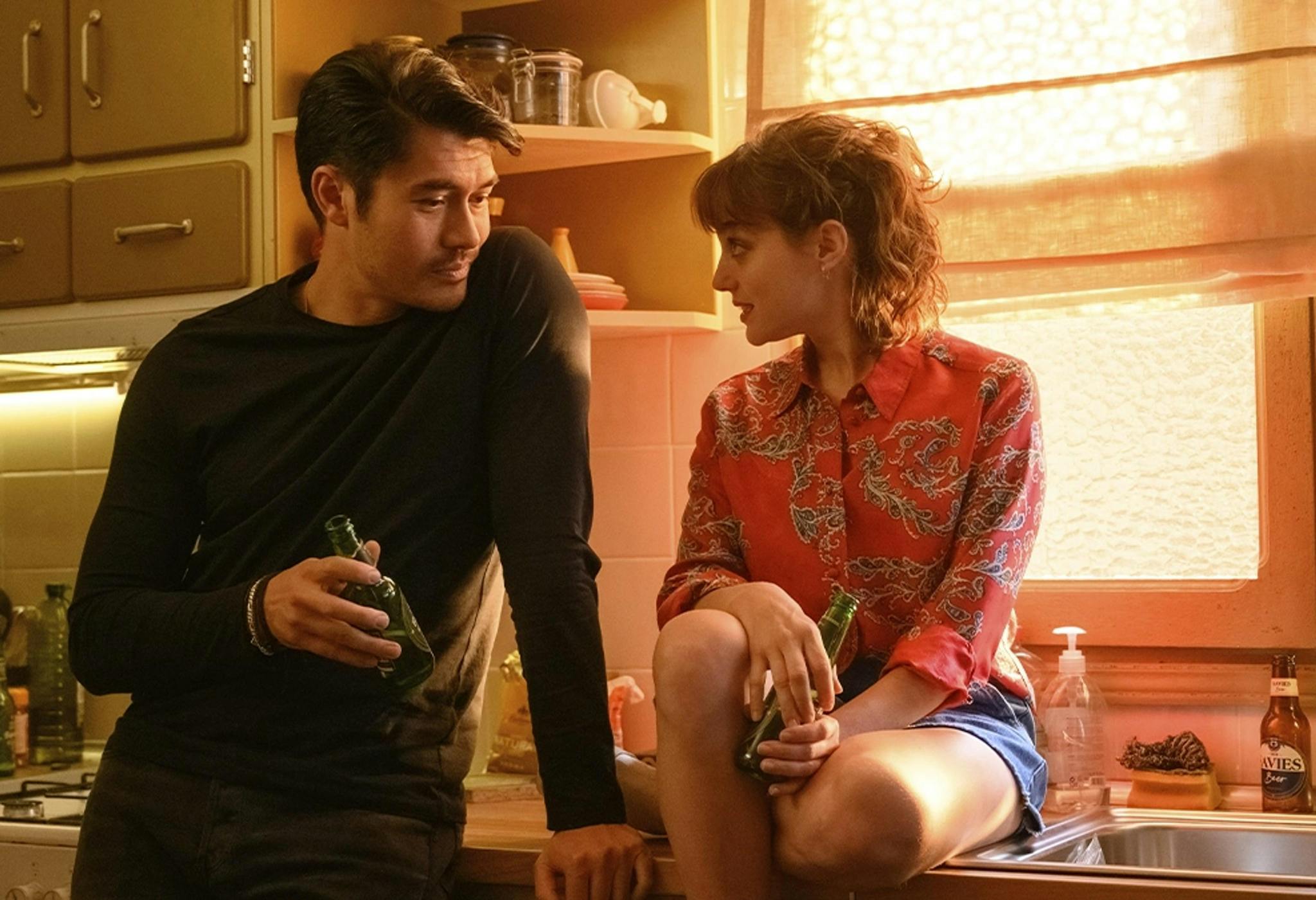 Henry Golding y Beatrice Grannò en la primera imagen de 'Daniela forever', de Nacho Vigalondo