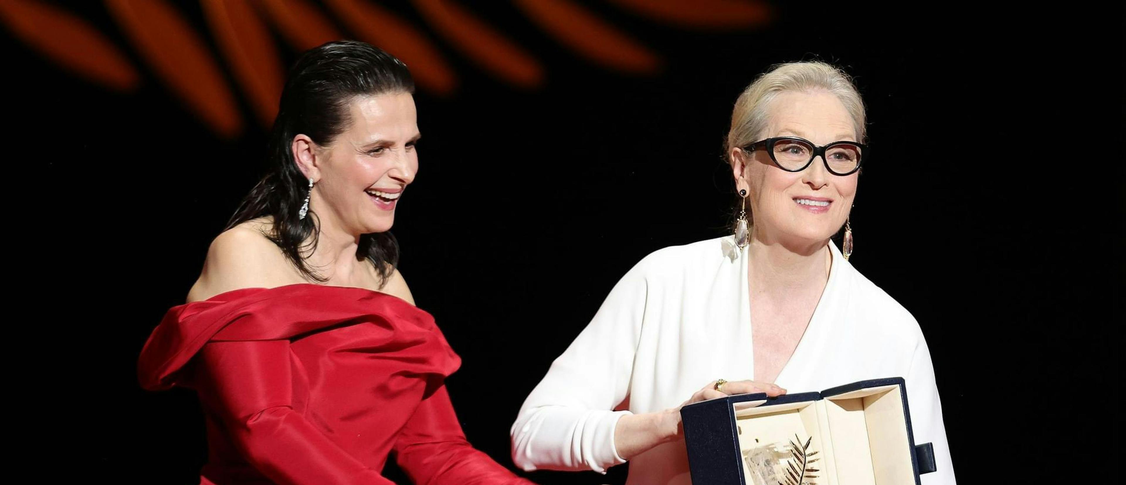 Juliette Binoche entrega la Palma de Oro honorífica del Festival de Cannes 2024 a Meryl Streep
