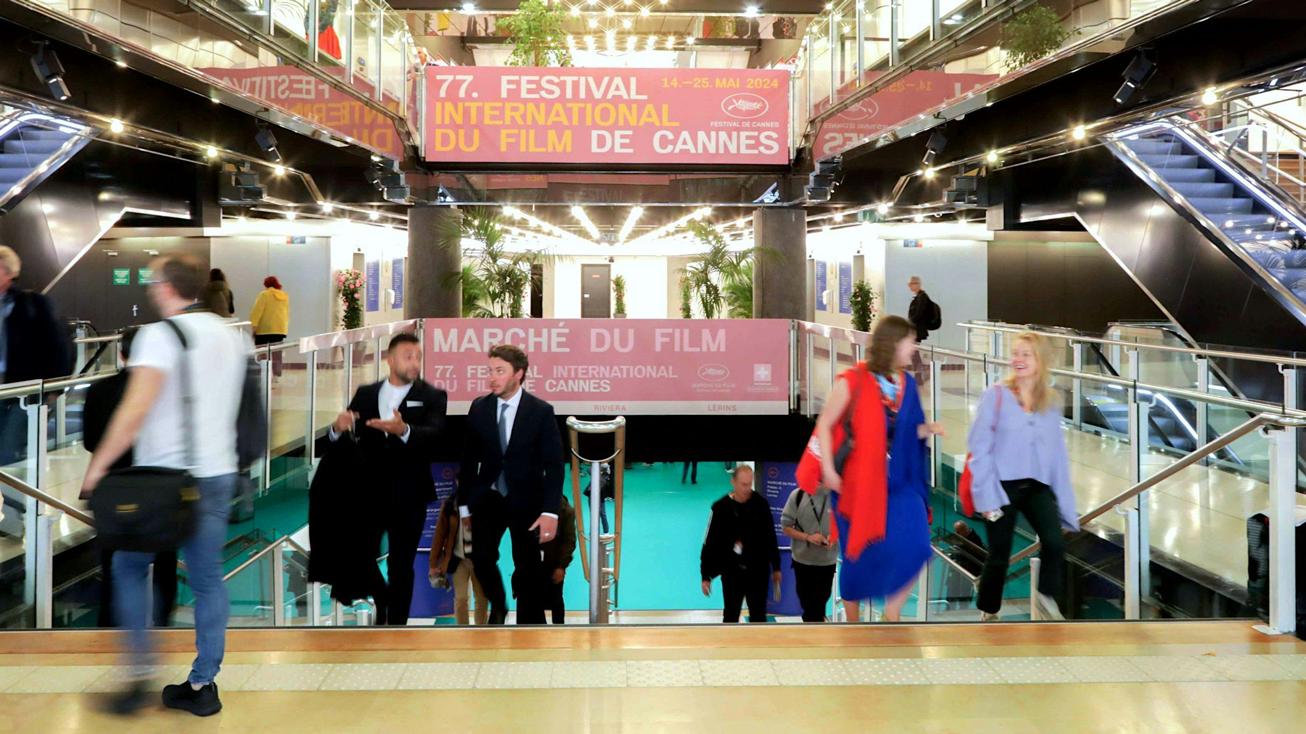 Fotografía de la entrada principal del Marché du Film 2024 del Festival de Cannes