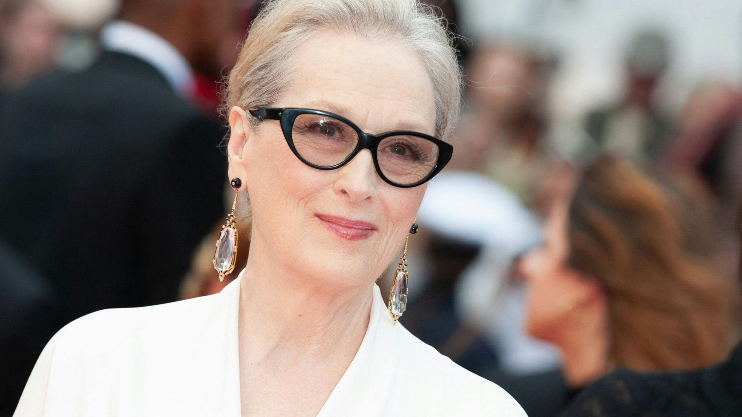 Meryl Streep posa en la alfombra roja del Festival de Cannes minutos antes de recibir la Palma de Oro en reconocimiento a su carrera