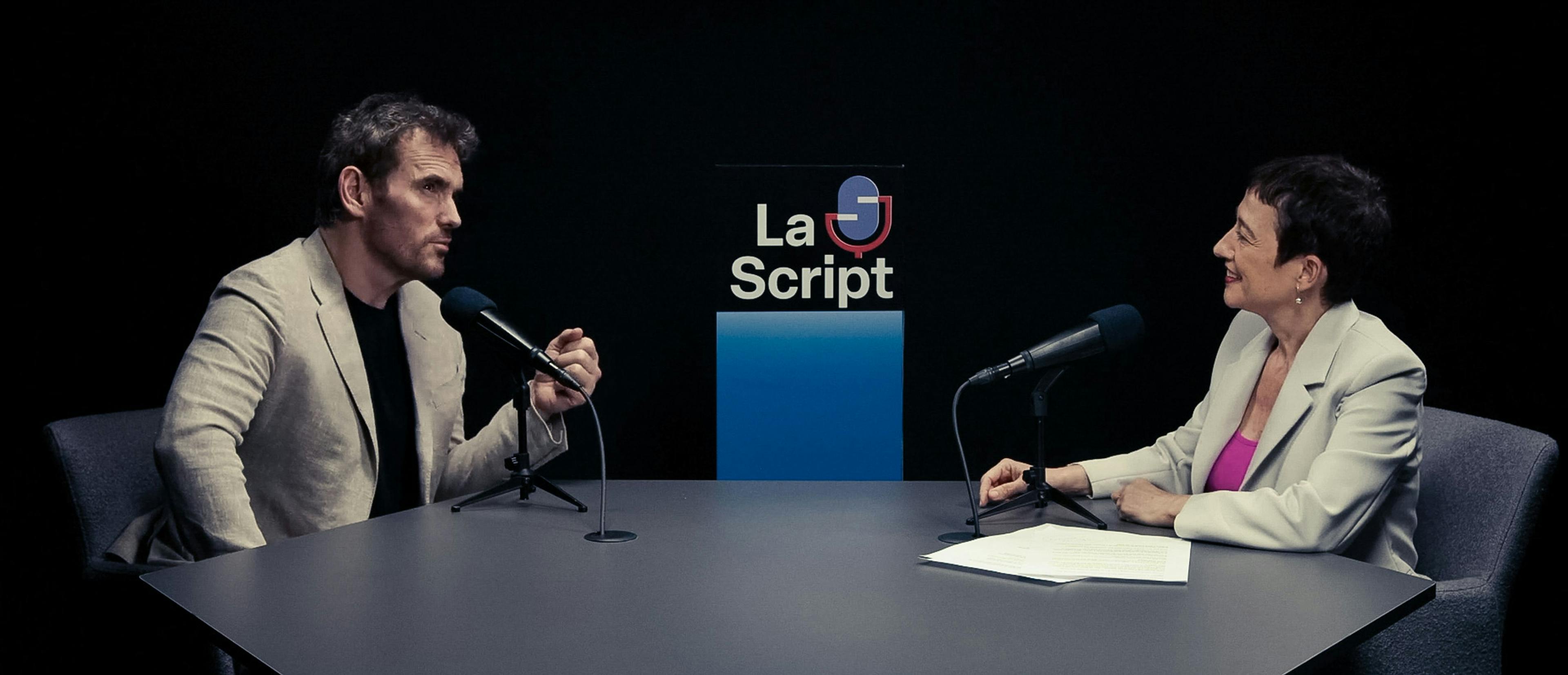 El actor Matt Dillon, durante una entrevista con María Guerra en La Script para presentar 'Isla perdida'