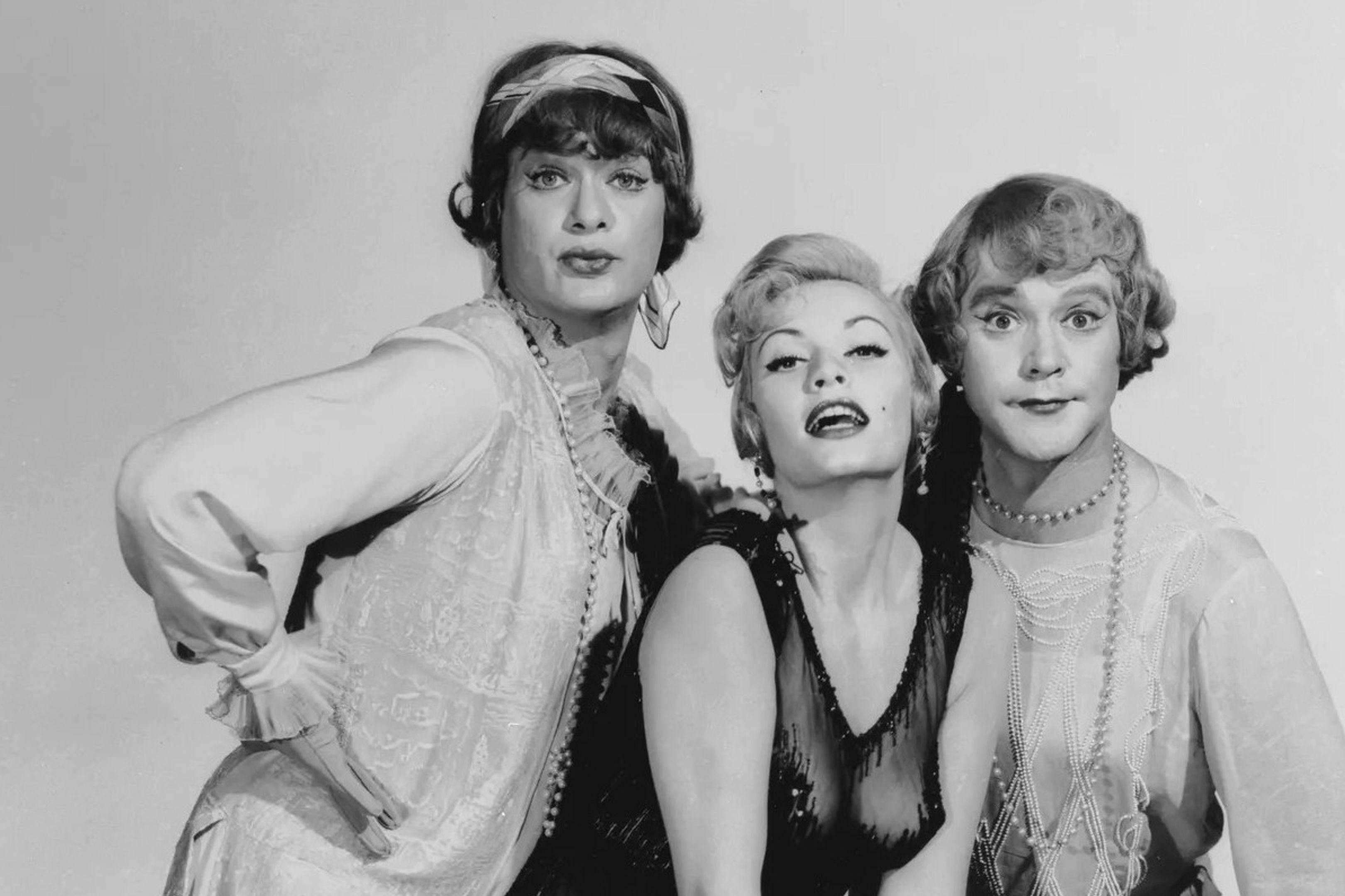 Tony Curtis, Marilyn Monroe y Jack Lemmon, en una imagen promocional de la película 'Con faldas y a lo loco'