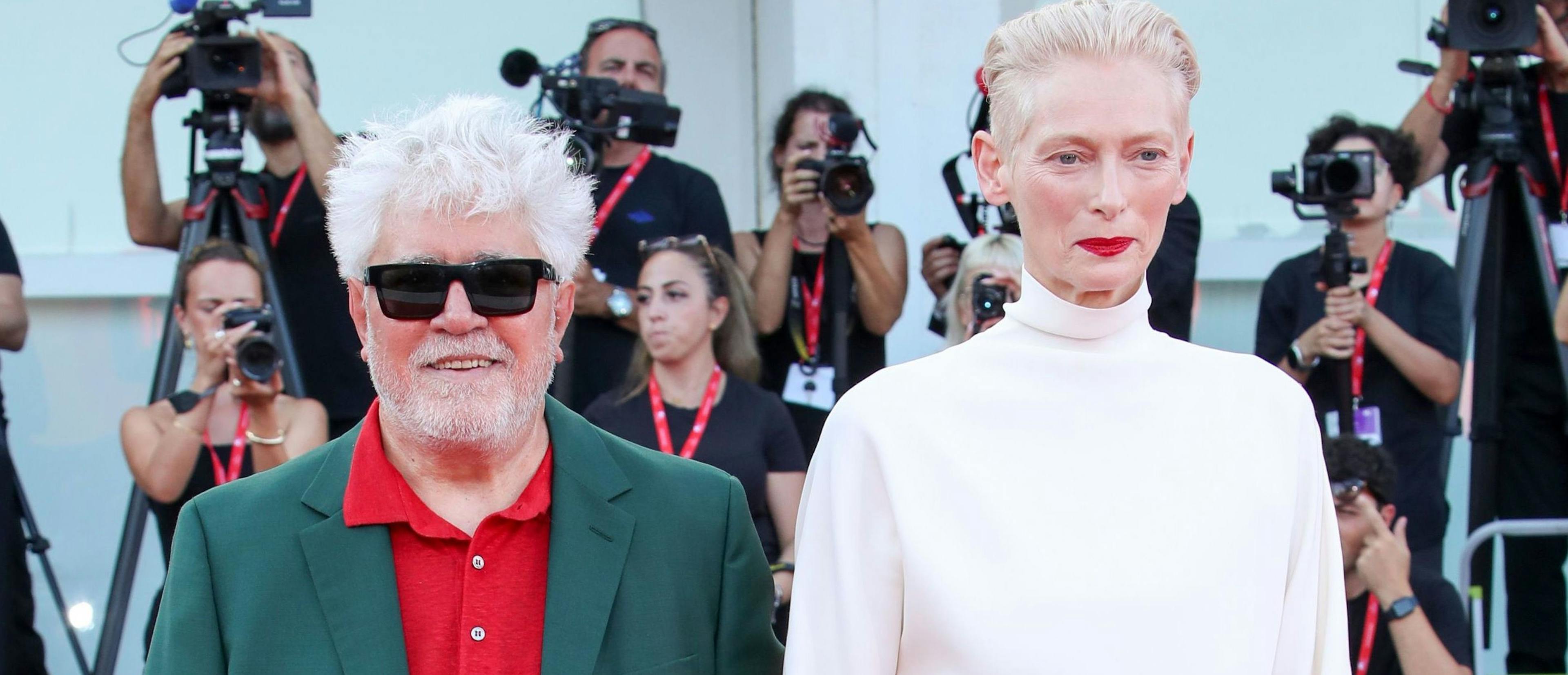 El director Pedro Almodóvar y la actriz Tilda Swinton, en la alfombra roja de 'Queer' durante la Mostra de Venecia 2024