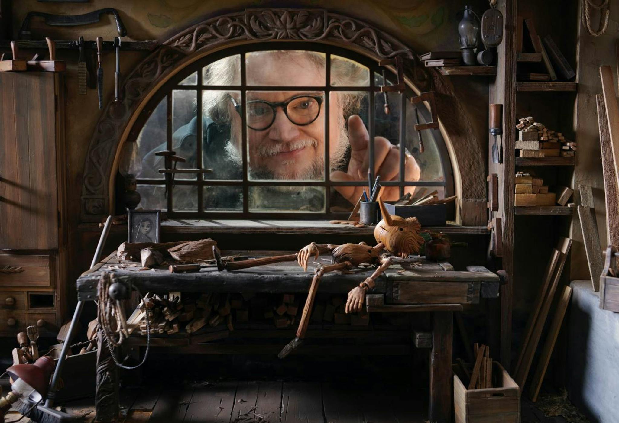 Guillermo del Toro, durante el rodaje de 'Pinocho', su película stop-motion para Netflix.