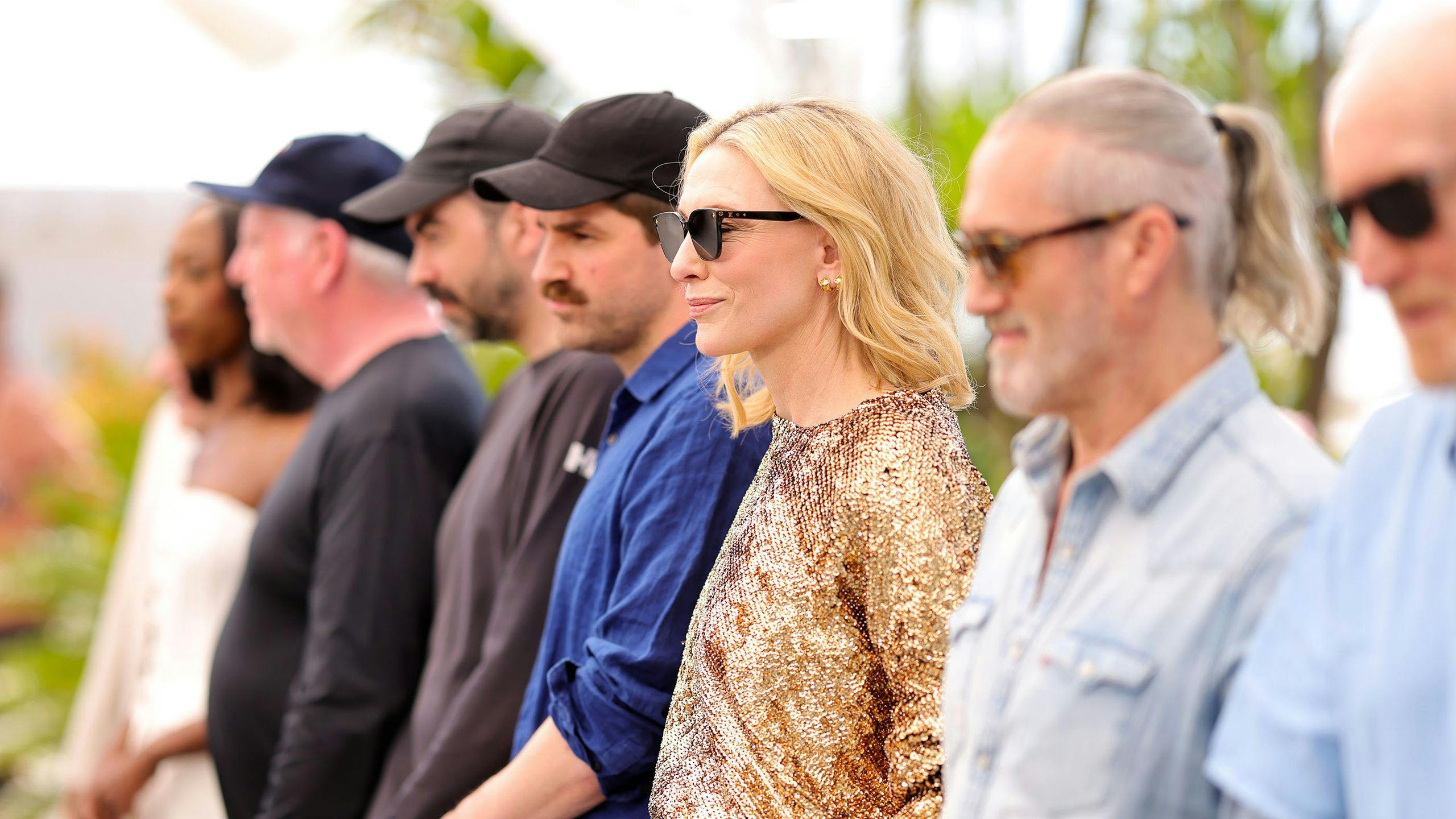 Guy Maddin, Evan Johnson, Galen Johnson y parte del reparto de 'Rumours' en la alfombra roja de Cannes