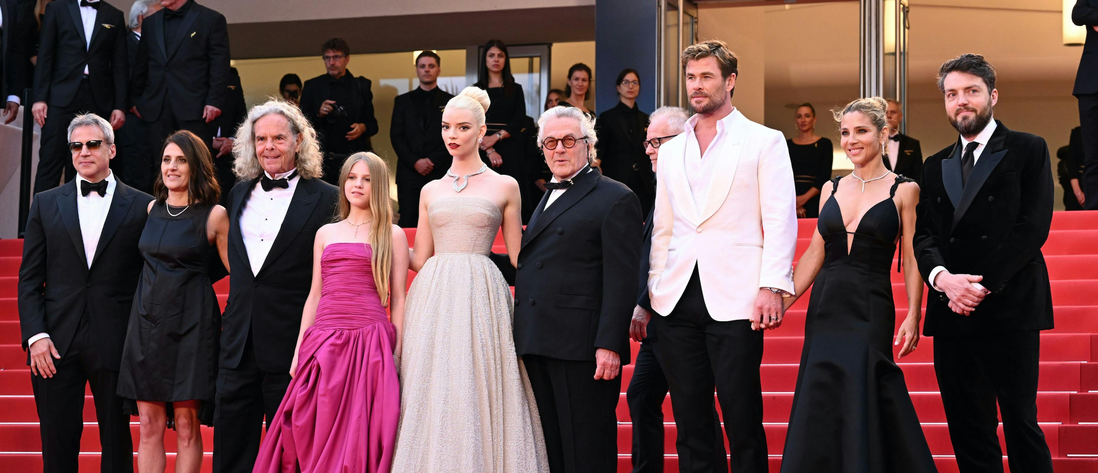 El equipo artístico de 'Furiosa', de la saga Mad Max, en la escalinata del Festival de Cannes