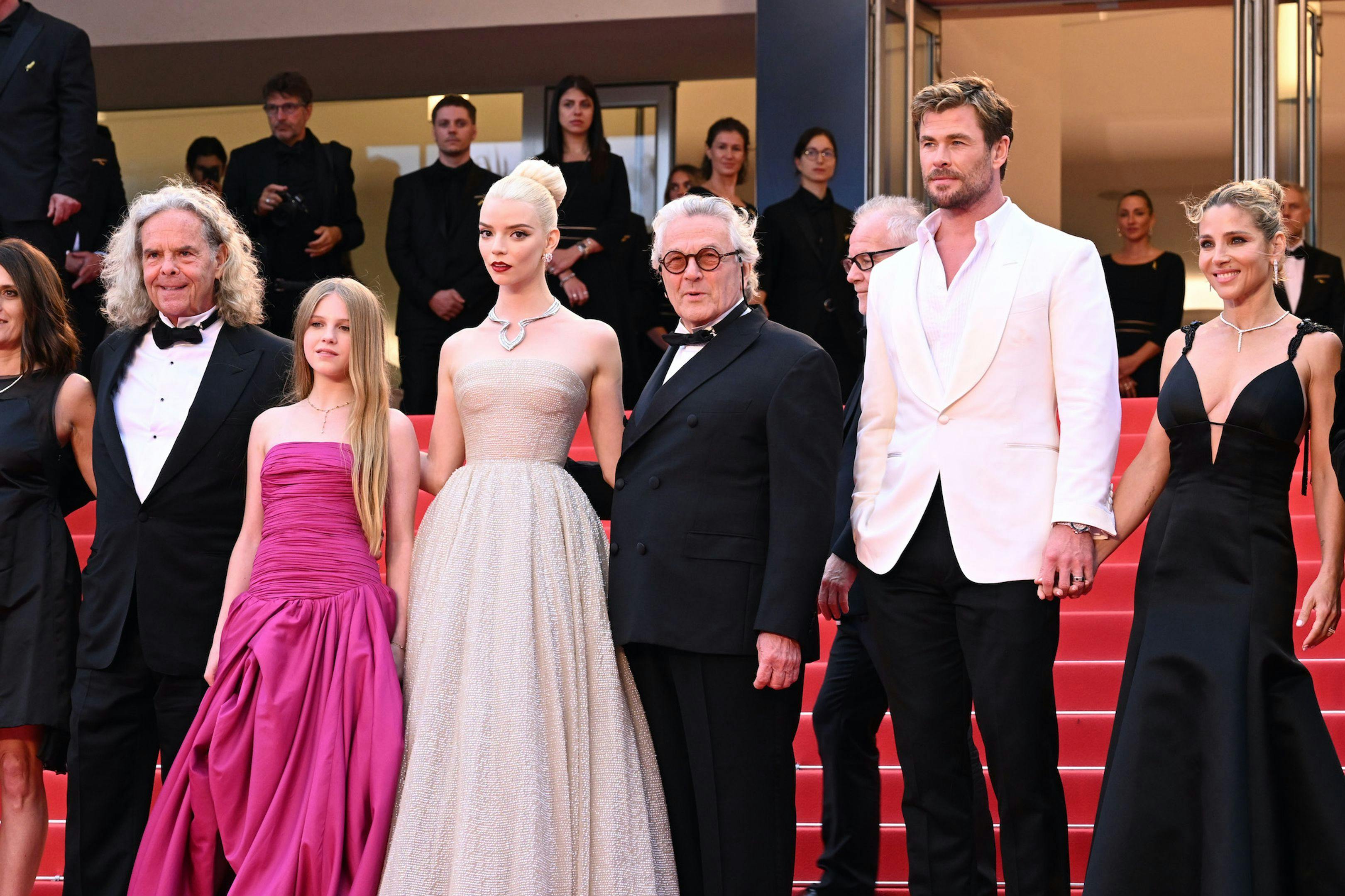 El equipo artístico de 'Furiosa', de la saga Mad Max, en la escalinata del Festival de Cannes