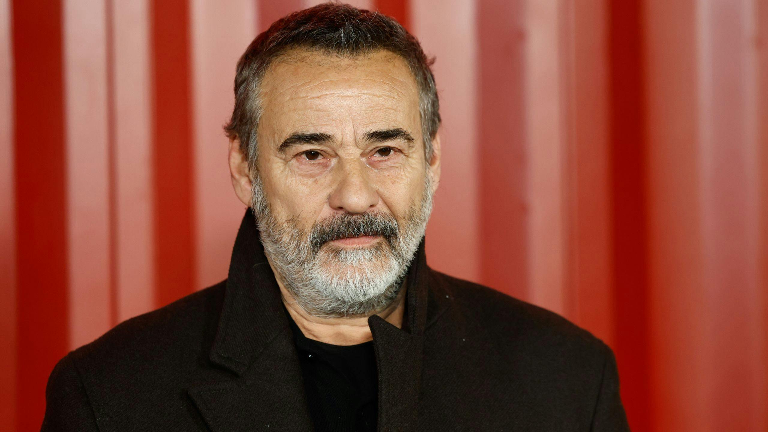 Eduard Fernández, en la alfombra roja de presentación de la serie 'Mano de hierro' en Madrid