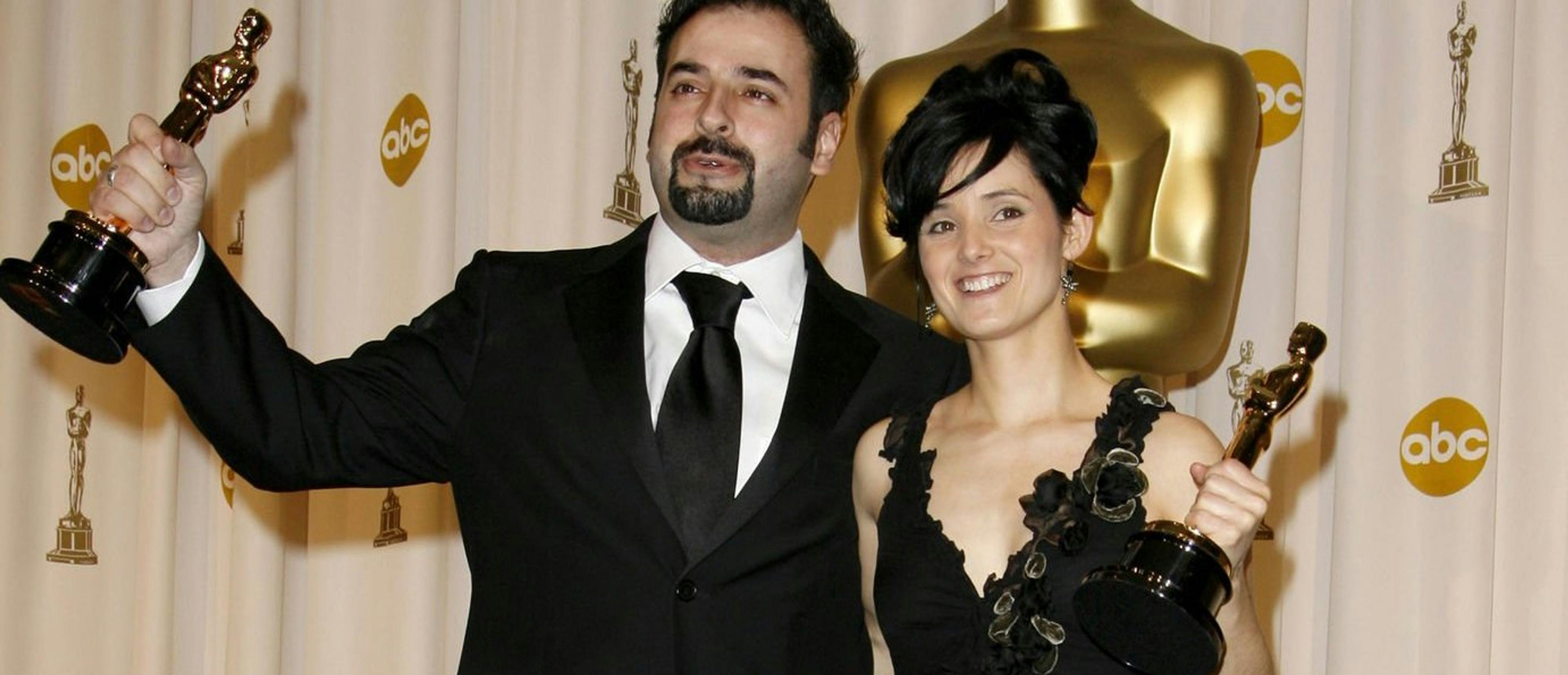David Martí y Montse Ribé posan con su Oscar a Mejor Maquillaje y Peluquería por 'El laberinto del fauno' en 2007