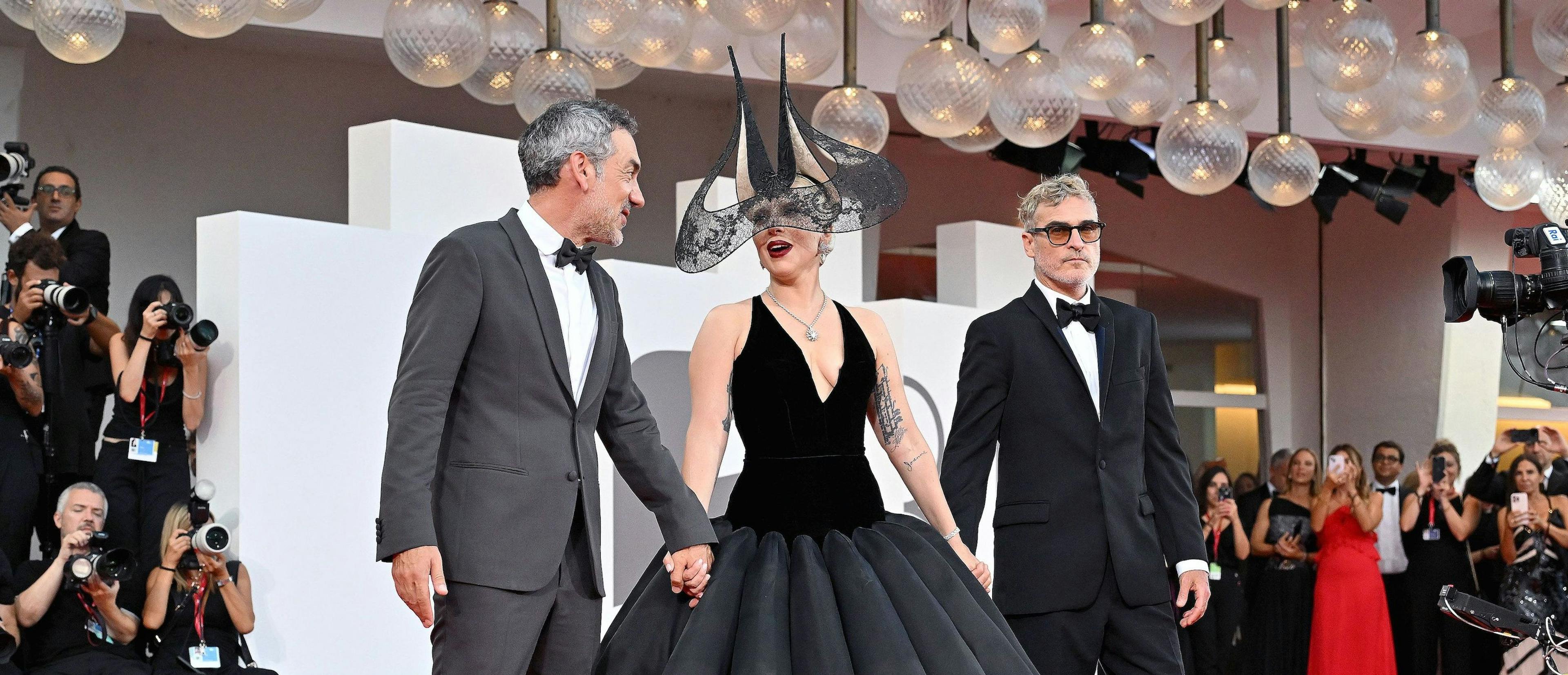 El director Todd Phillips, junto a los actores Lady Gaga y Joaquin Phoenix, en la alfombra roja de 'Joker: Folie à deux' en la Mostra de Venecia 2024