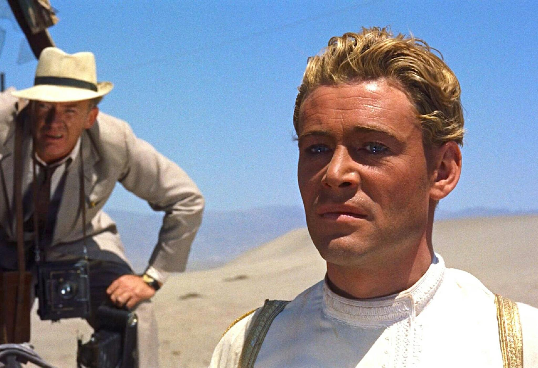 Los actores Arthur Kennedy y Peter O'Toole, en un fotograma de la película 'Lawrence de Arabia'