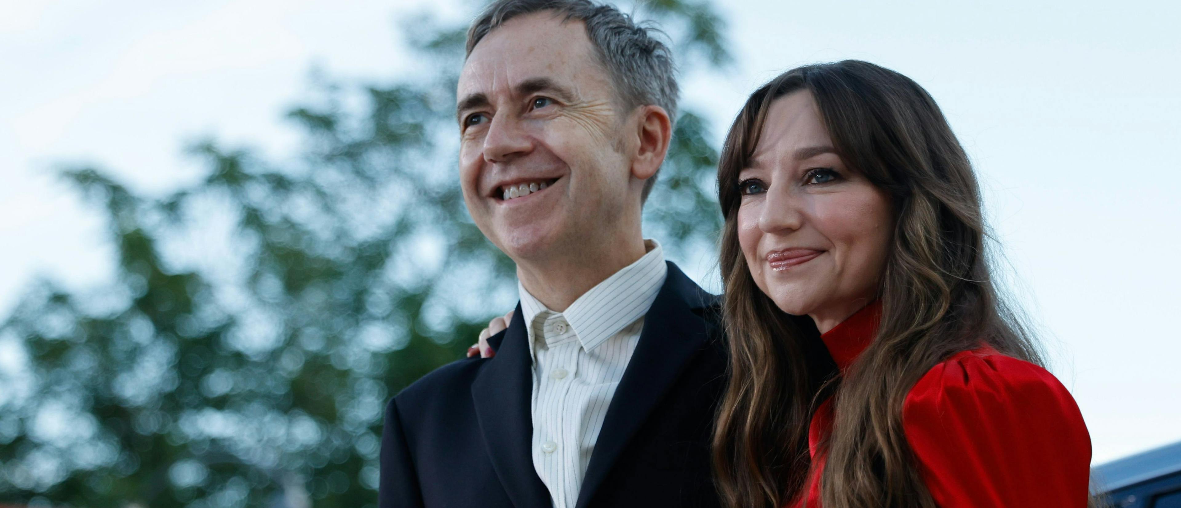 El director Dag Johan Haugerud y la actriz Andrea Bræin Hovig, en la alfombra roja de 'Love' durante la Mostra de Venecia 2024