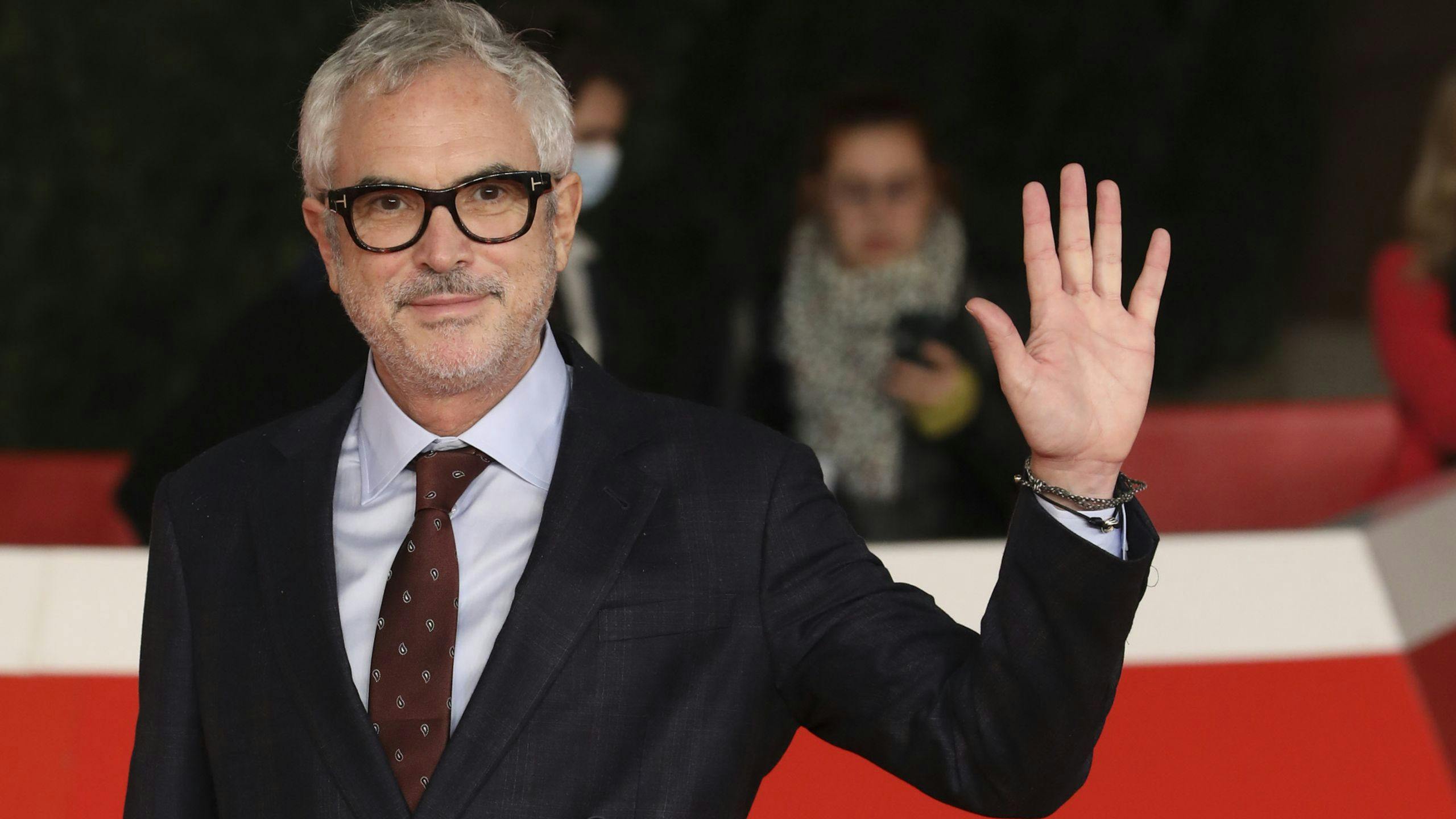 Alfonso Cuarón posa ante las cámaras en la alfombra roja del Festival de Cine de Roma en 2021