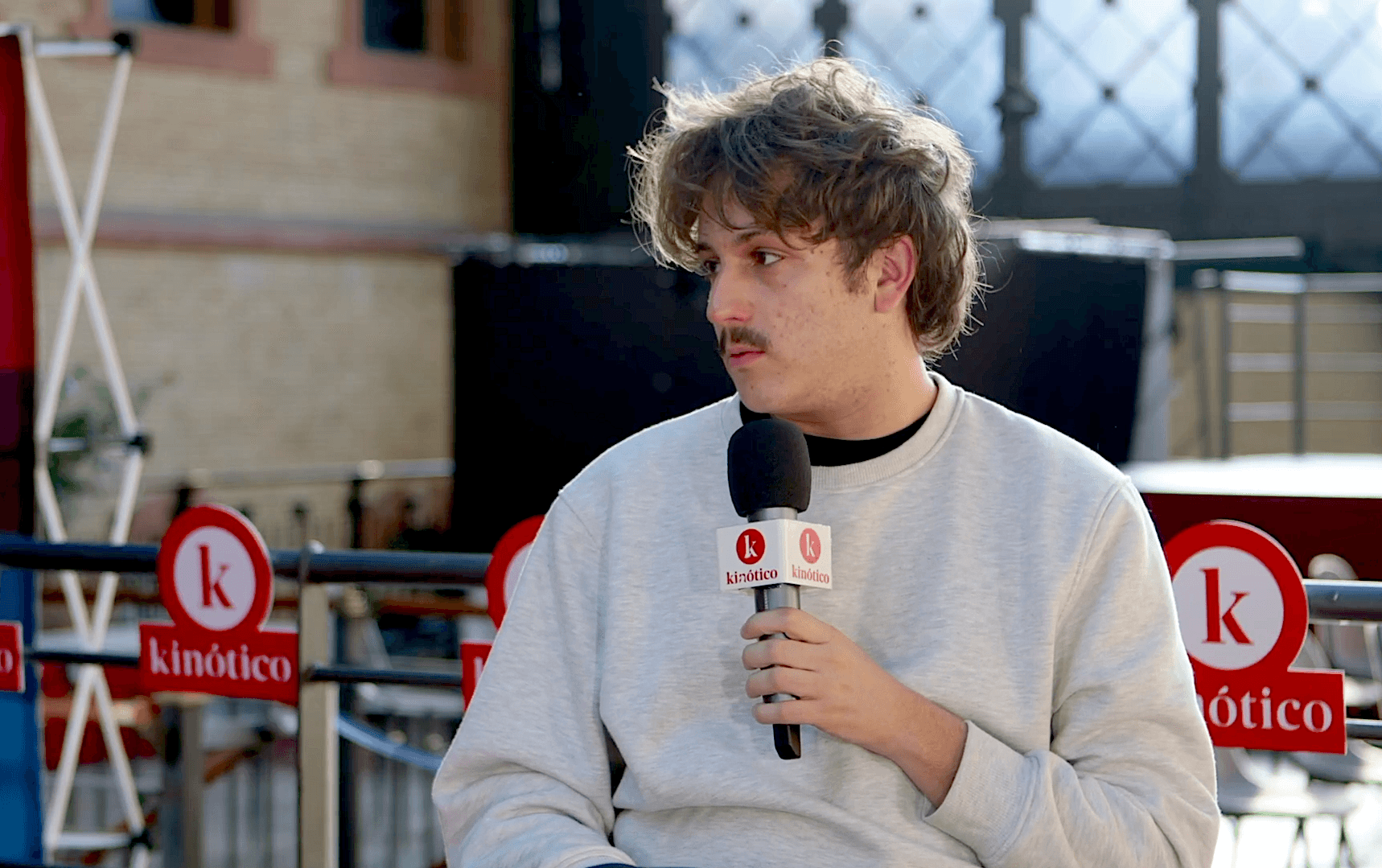 El director Luis (Soto) Muñoz, a su paso por el set de Kinótico en el Festival de Sevilla