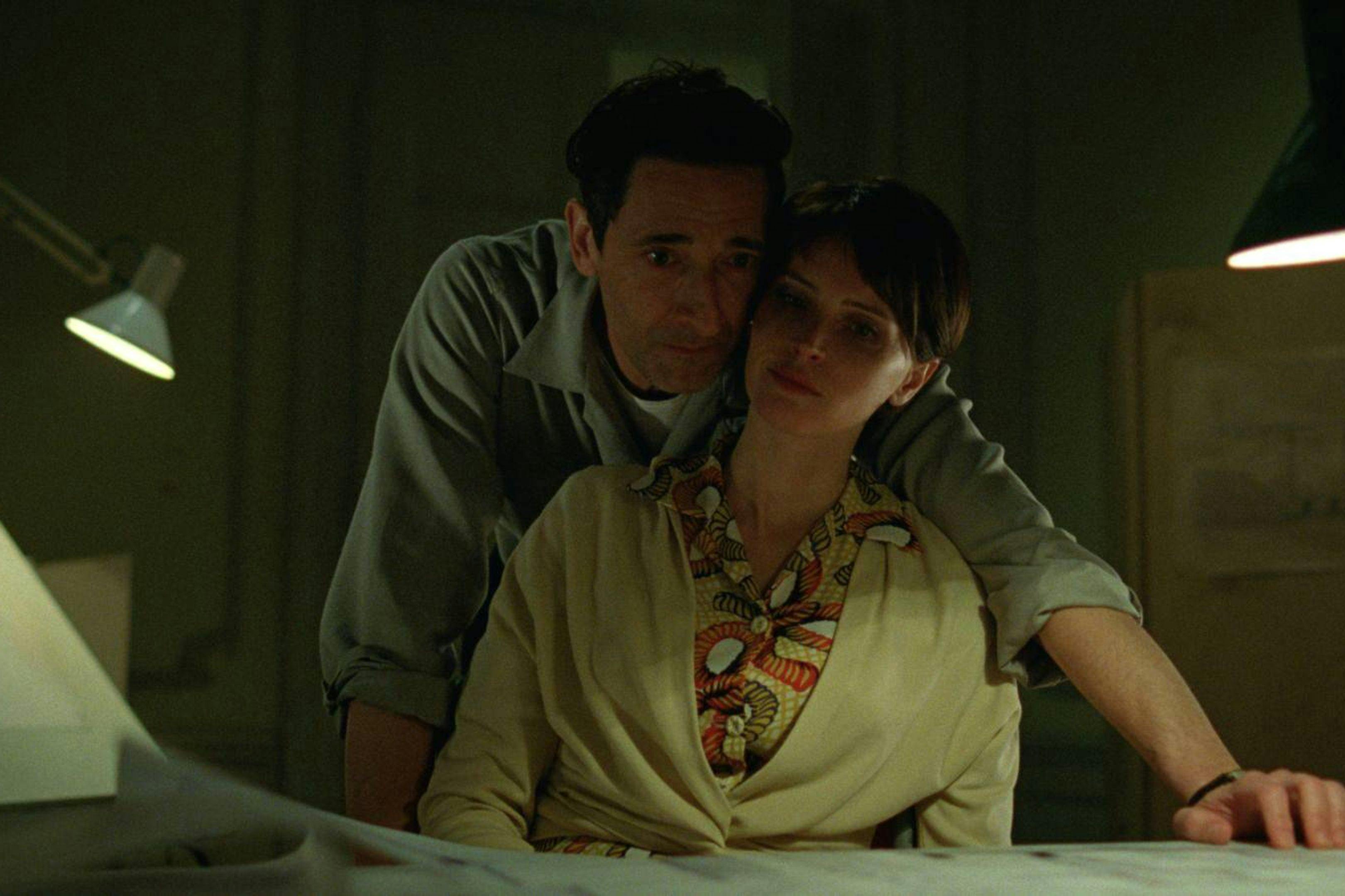 Fotograma de la película 'The Brutalist'. protagonizada por Adrien Brody y Felicity Jones