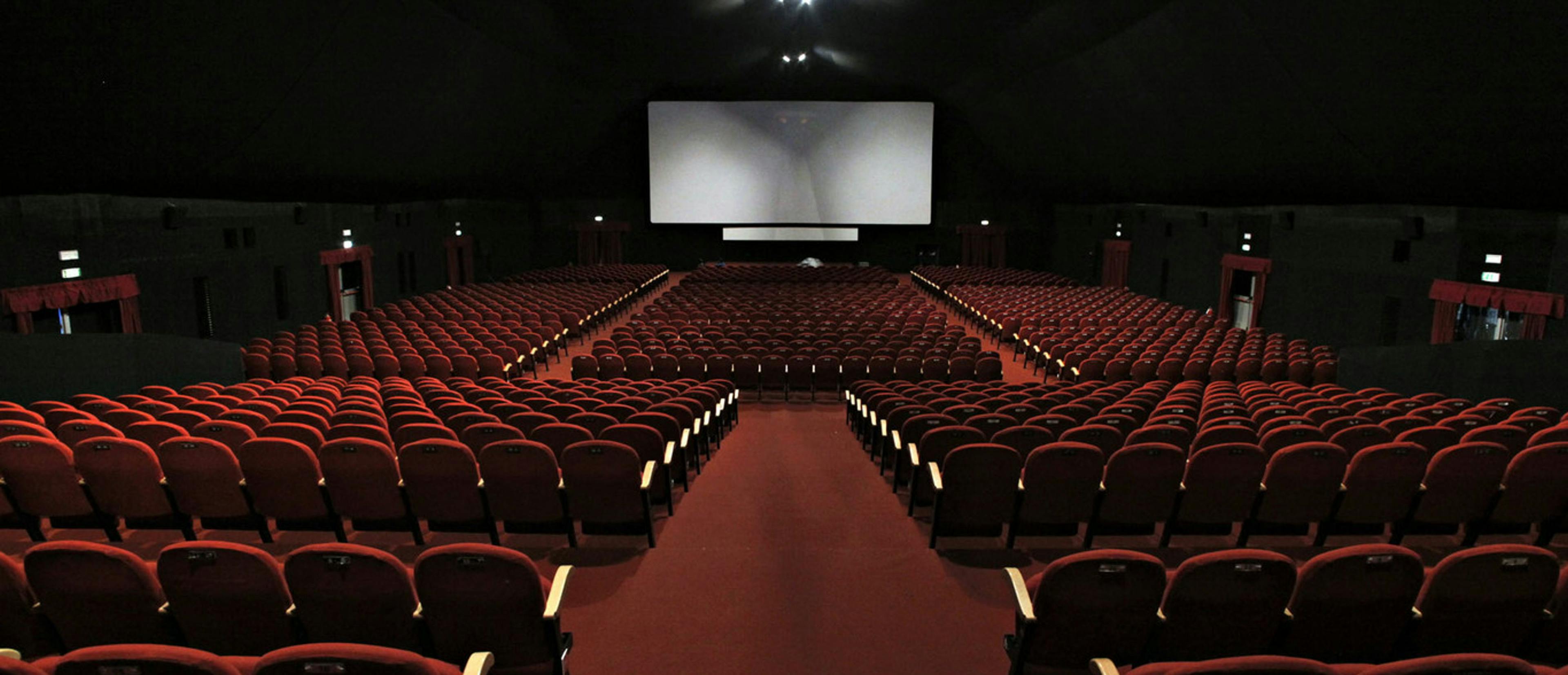 Una sala de cine espera a su audiencia