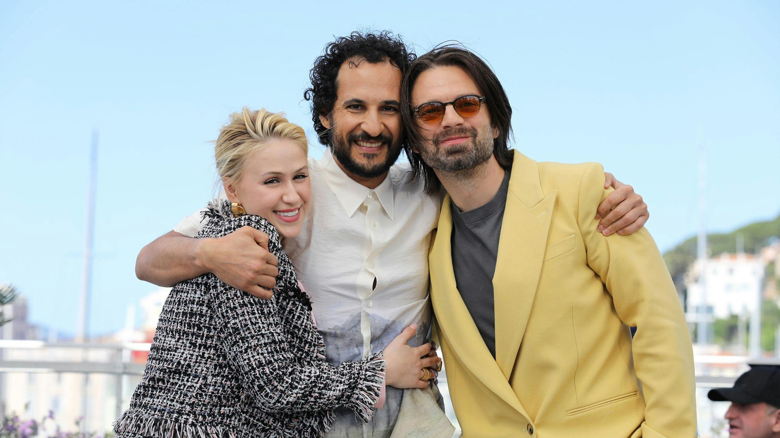 María Bakalova, Ali Abbasi y Sebastian Stan, equipo de 'The apprentice', en el photocall del Festival de Cannes 2024