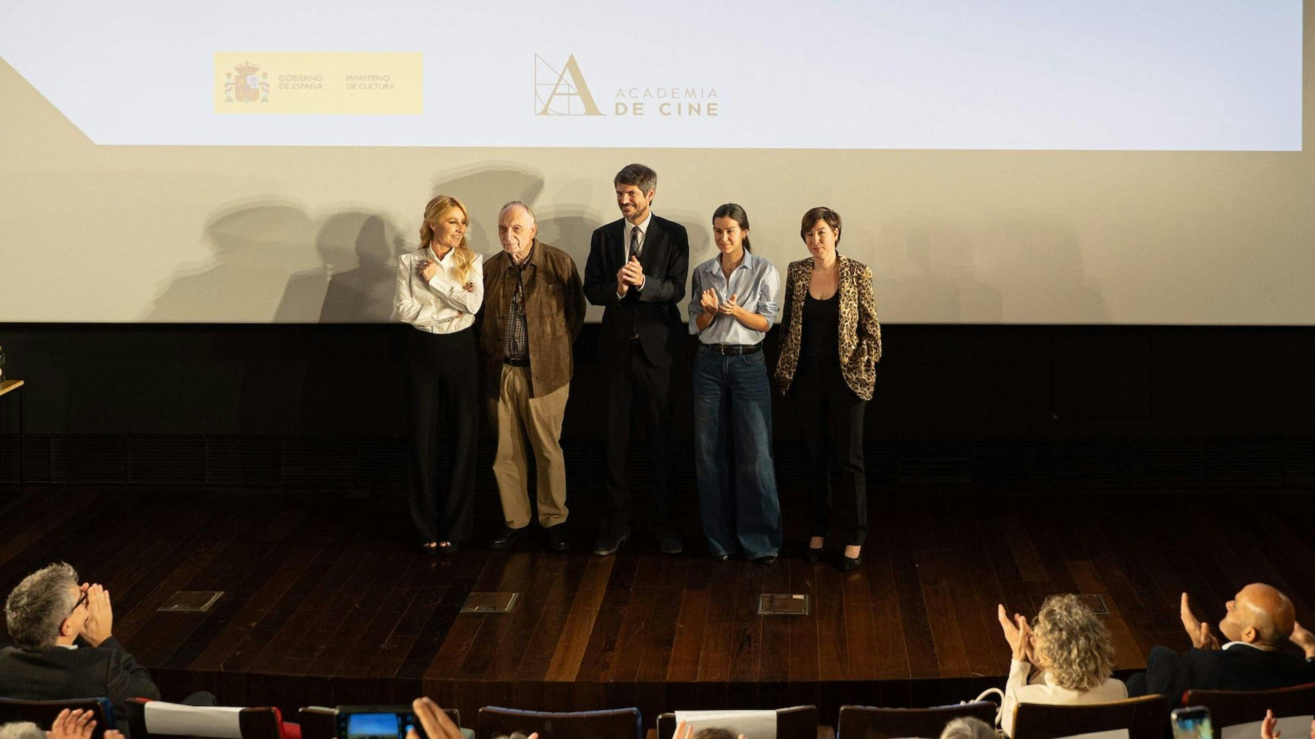 Izqda. dcha: Cayetana Guillén Cuervo, Fernando Méndez-Leite, Ernest Urtasun, Mar Rojo y Virginia Yagüe en la presentación de la Academia