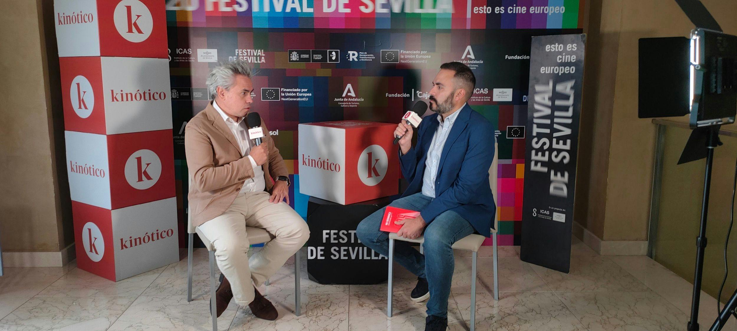 El coordinador general del Festival de Sevilla, Manuel Cristóbal, durante su entrevista con David Martos en el set de Kinótico