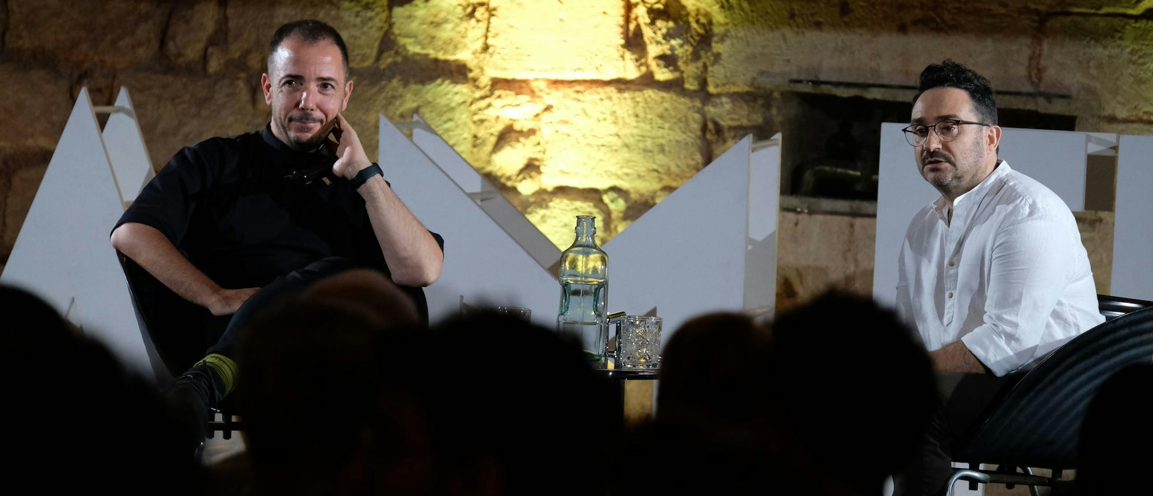 Jaume Ripoll y Juan Antonio Bayona durante un encuentro con estudiantes en el Atlàntida Mallorca Film Fest