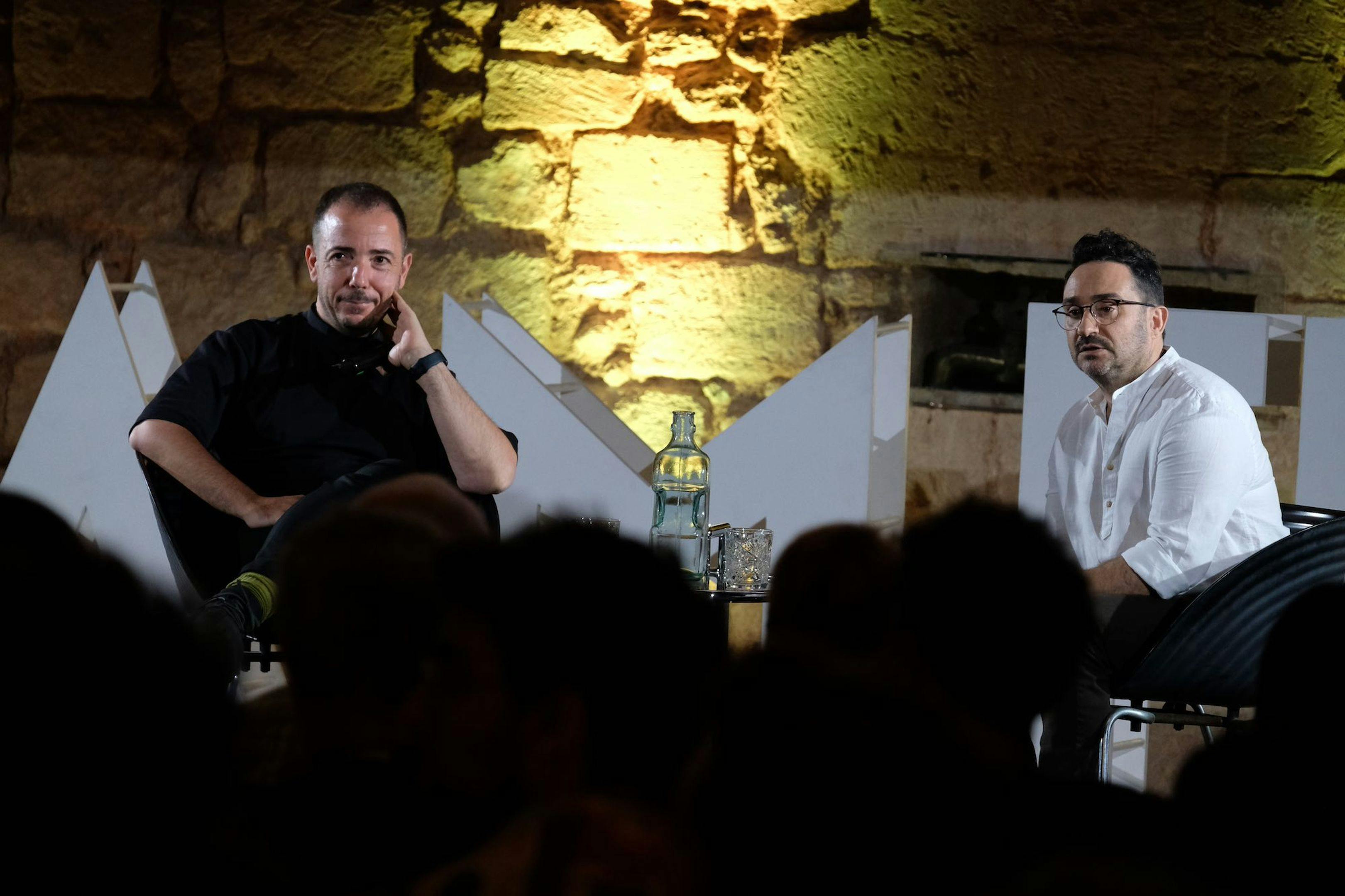 Jaume Ripoll y Juan Antonio Bayona durante un encuentro con estudiantes en el Atlàntida Mallorca Film Fest