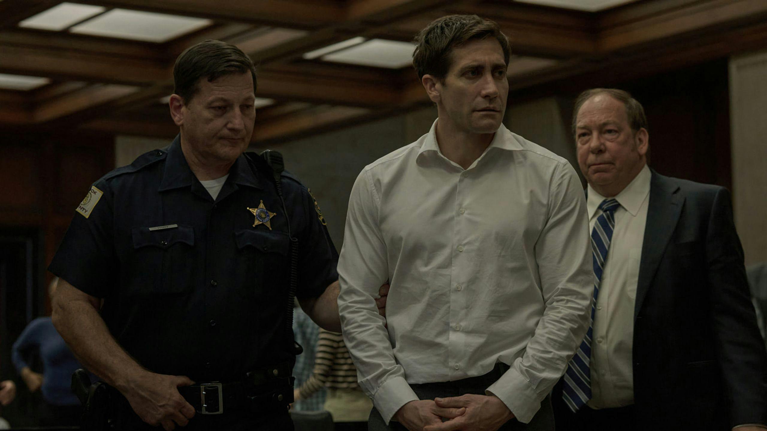 Jake Gyllenhaal y Bill Camp en 'Presunto inocente', la serie de David E. Kelley