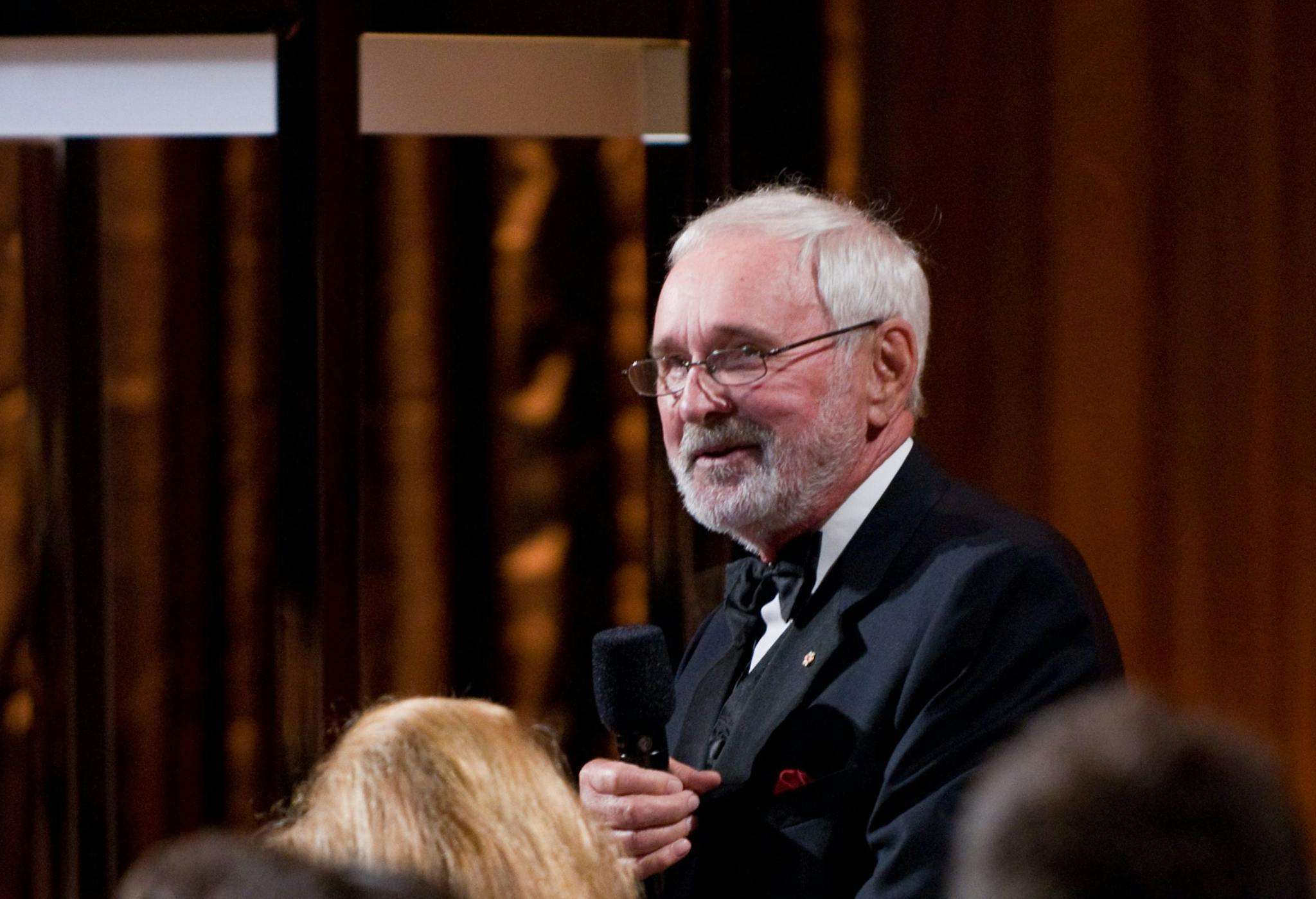 El director Norman Jewison, fallecido este lunes a los 97 años de edad, durante la gala de entrega de los Governors Awards de 2009