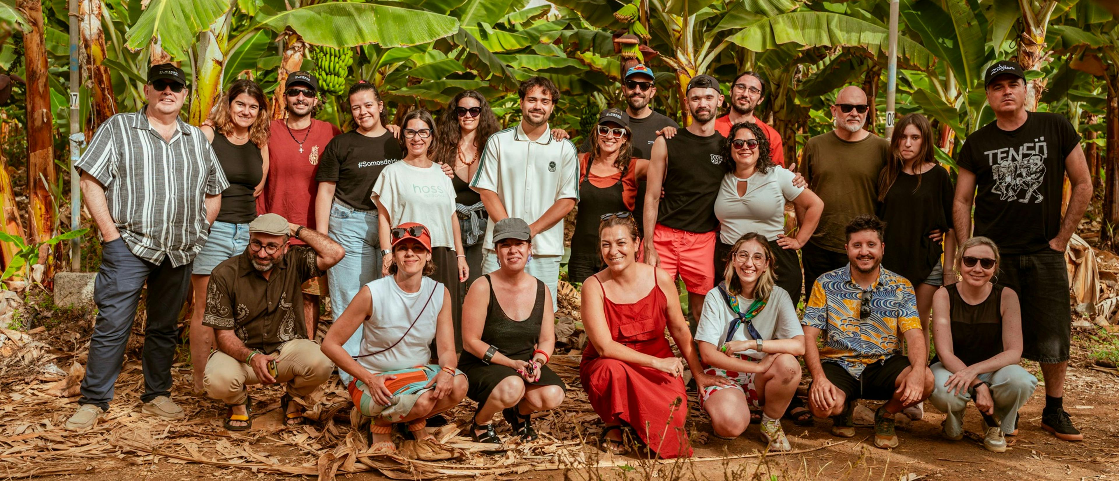 Foto de grupo de la presentación de la nueva edición de IsLABentura en El Hierro