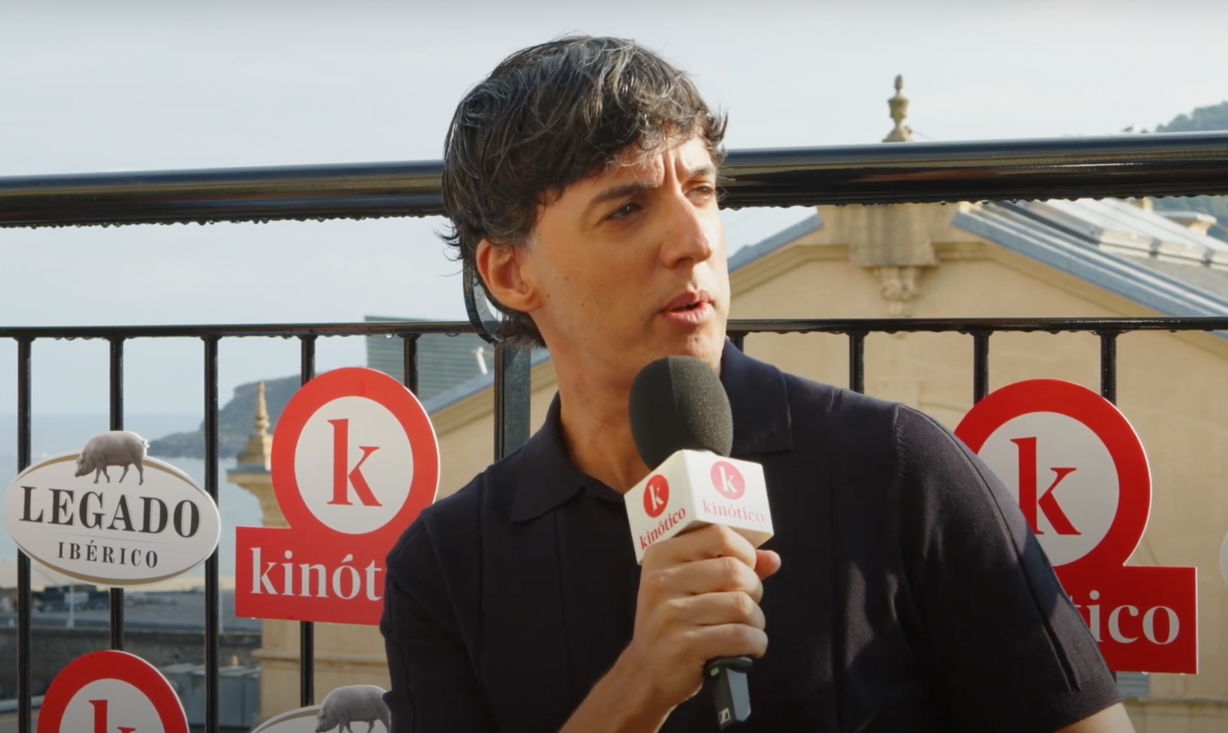 El guionista Diego San José, durante una entrevista sobre 'Celeste' en el set de Kinótico en el Festival de San Sebastián 2024