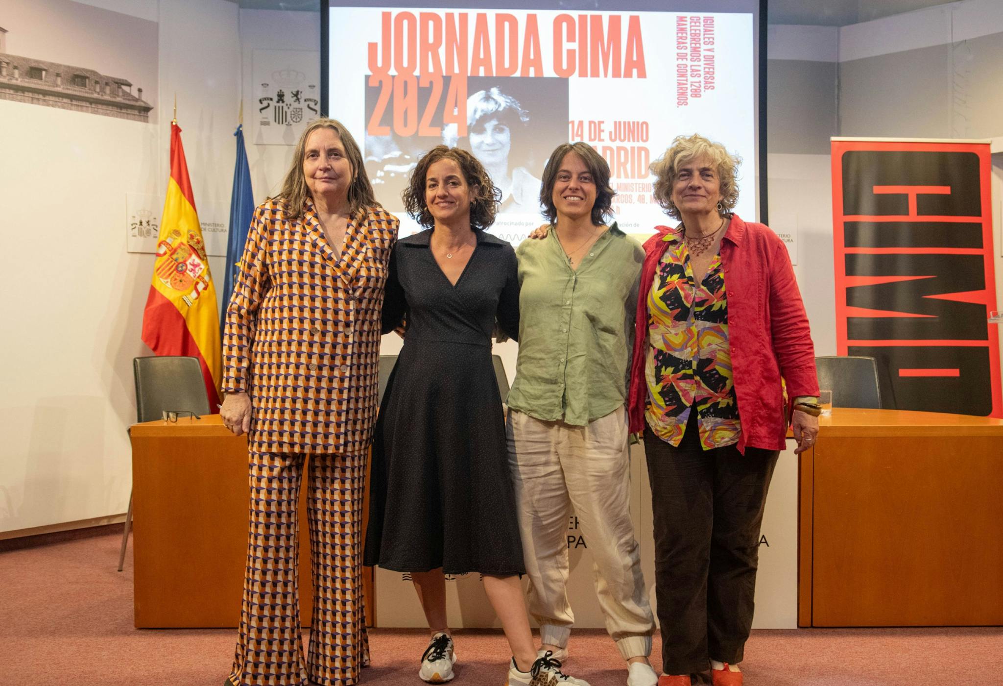 Fotografía de una de las mesas redondas de la Jornada CIMA 2024, con la expresidenta Cristina Andreu a la izquierda de la imagen