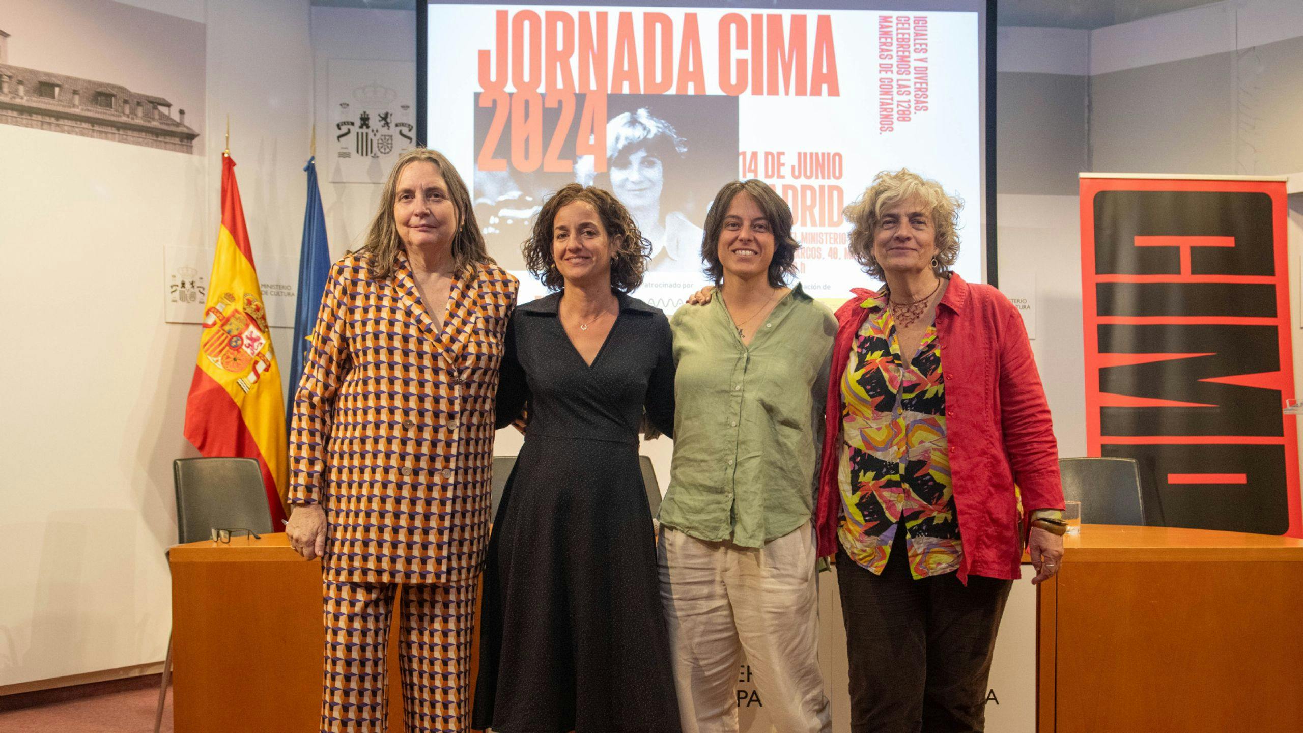 Fotografía de una de las mesas redondas de la Jornada CIMA 2024, con la expresidenta Cristina Andreu a la izquierda de la imagen