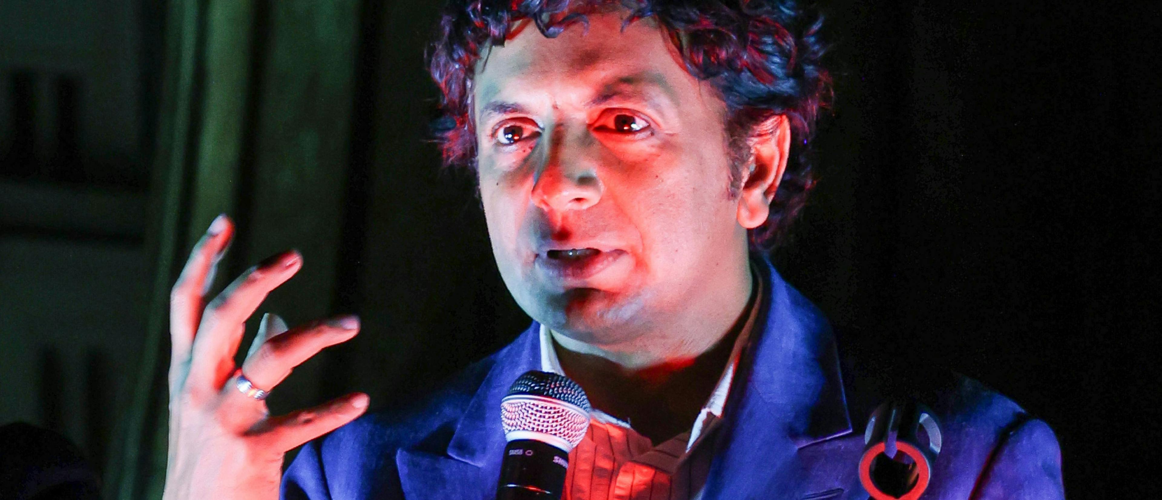 El director M. Night Shyamalan durante la presentación de su película 'La trampa' en Madrid