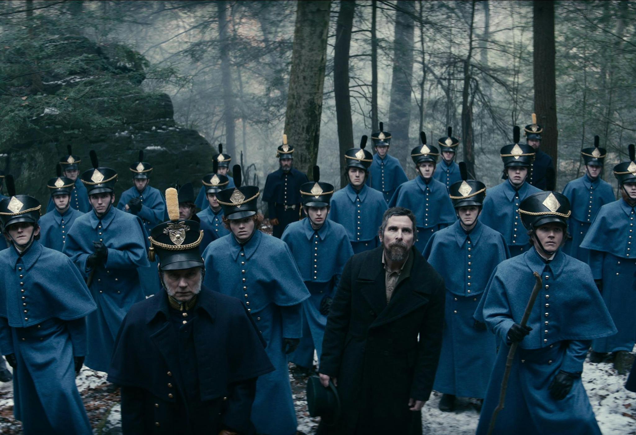 Fotograma de la película 'Los crímenes de la academia', con el actor Christian Bale en primer término
