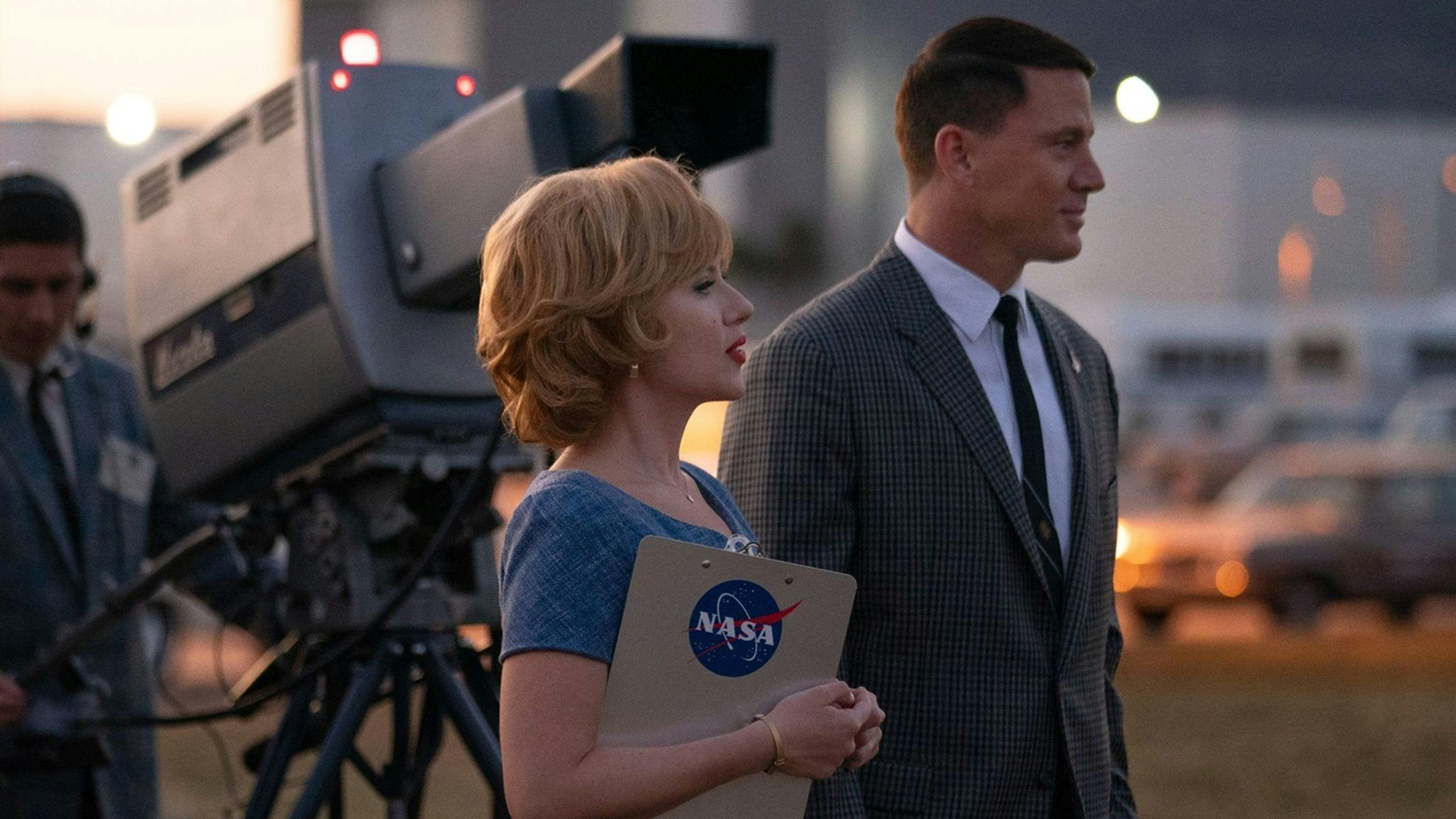  Scarlett Johansson y Channing Tatum en una imagen promocional de 'Fly me to the moon', de Greg Berlanti