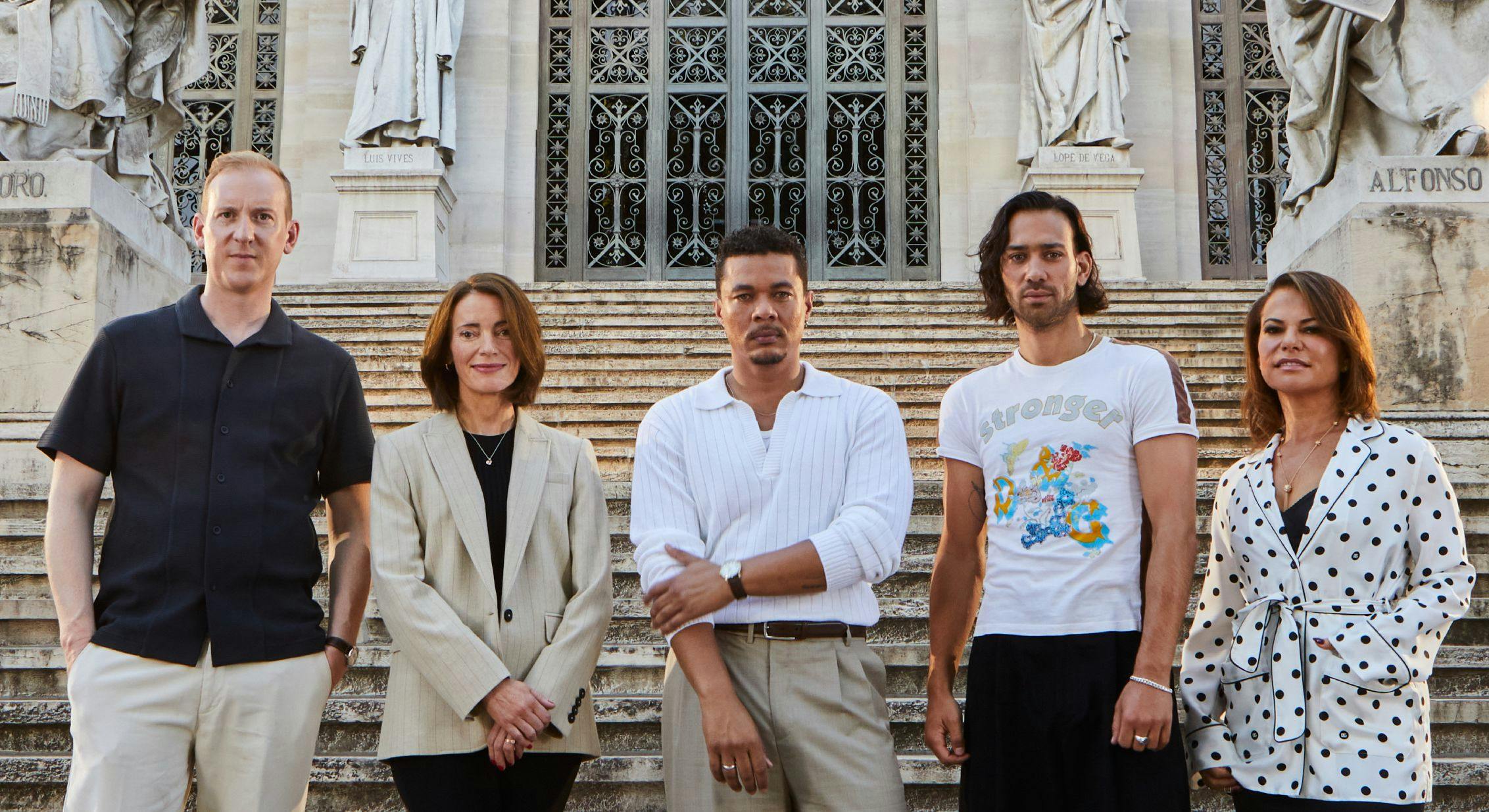 Los actores de 'Los anillos de poder' Ismael Cruz Córdova y Maxim Baldry, el showrunner Patrick McKay, la directora Sanaa Hamri y la productora Kate Hazell 