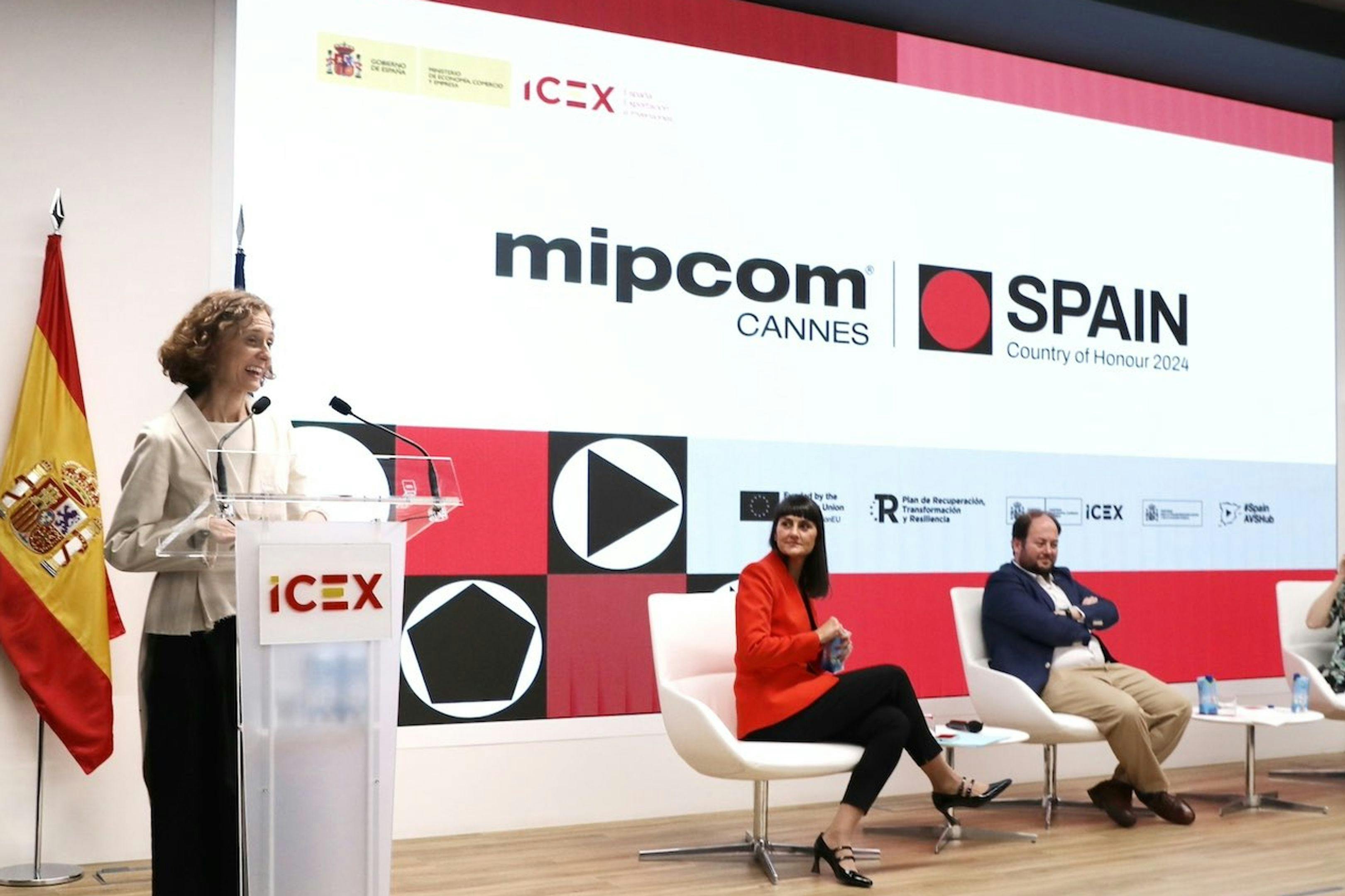 Carmen Jordán Asensi, María González Veracruz, Pablo Conde y Lucy Smith, en el anuncio de España como país invitado del MIPCOM Cannes en 2024