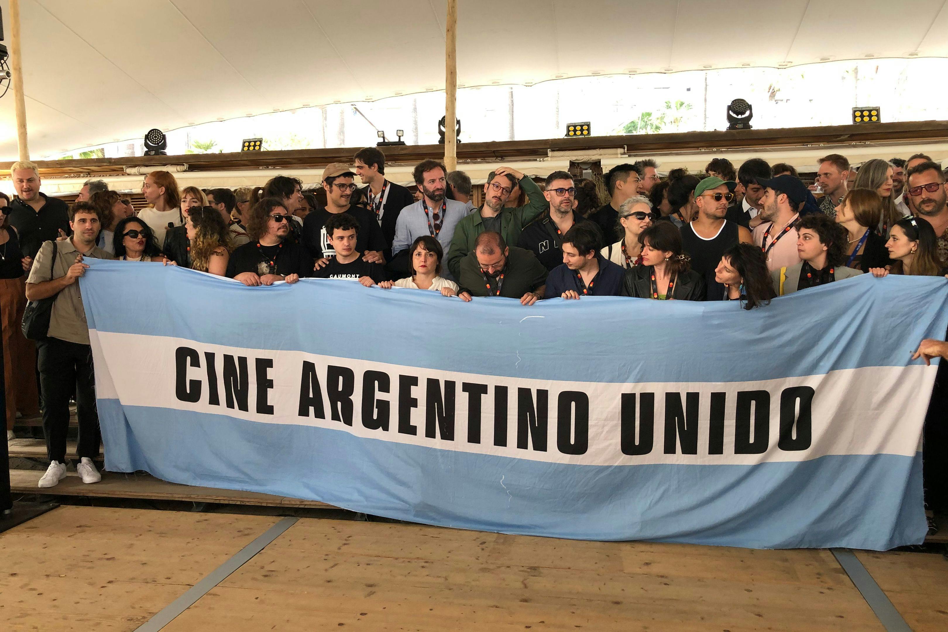 Protesta de los cineastas y profesionales argentinos en Cannes 