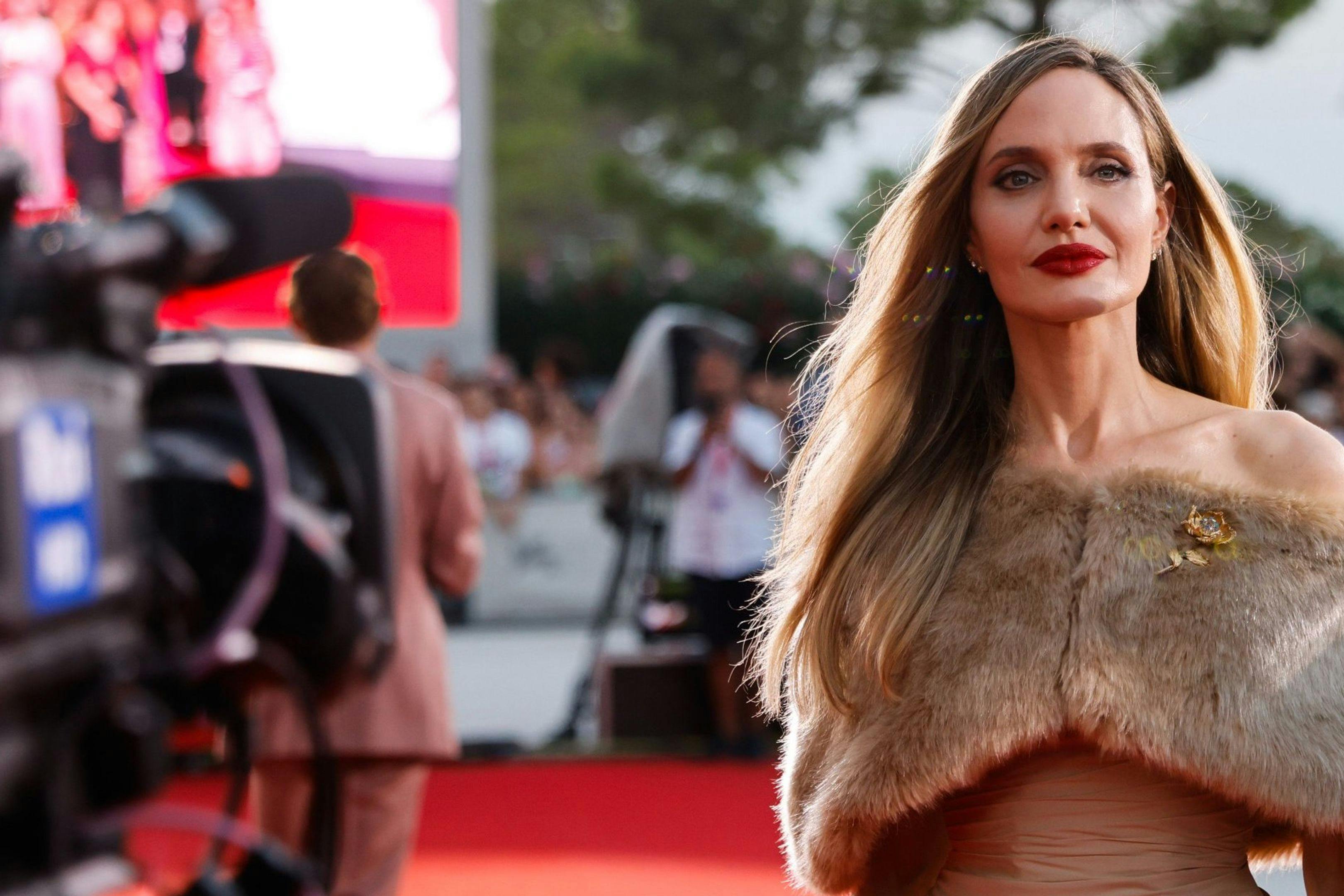 La actriz y directora Angelina Jolie llega a la premiere de la película 'Maria' en la Mostra de Venecia 2024