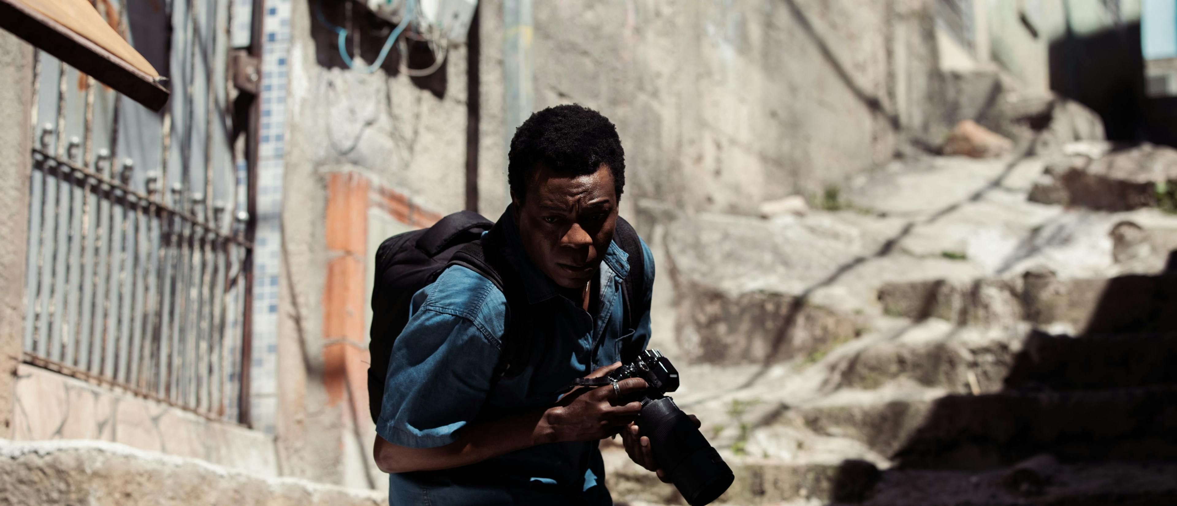 Alexandre Rodrigues como Buscapé, en un fotograma de la serie de Max 'Ciudad de Dios: La lucha sigue'