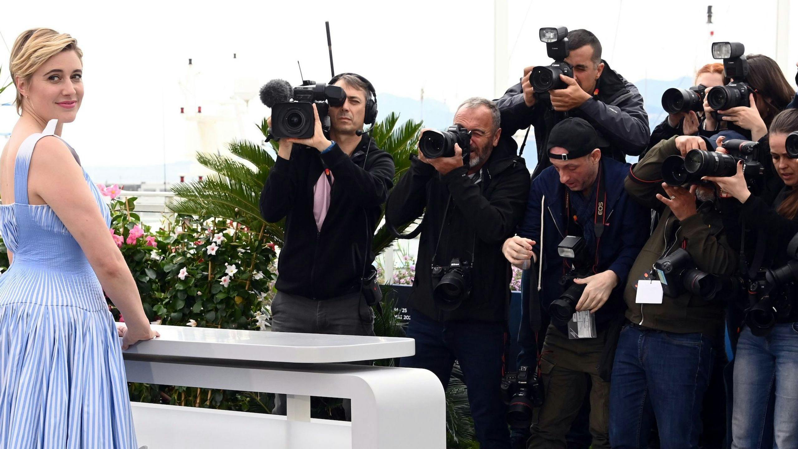La directora Greta Gerwig posa ante los fotógrafos en la inauguración de la 77 edición del Festival de Cannes
