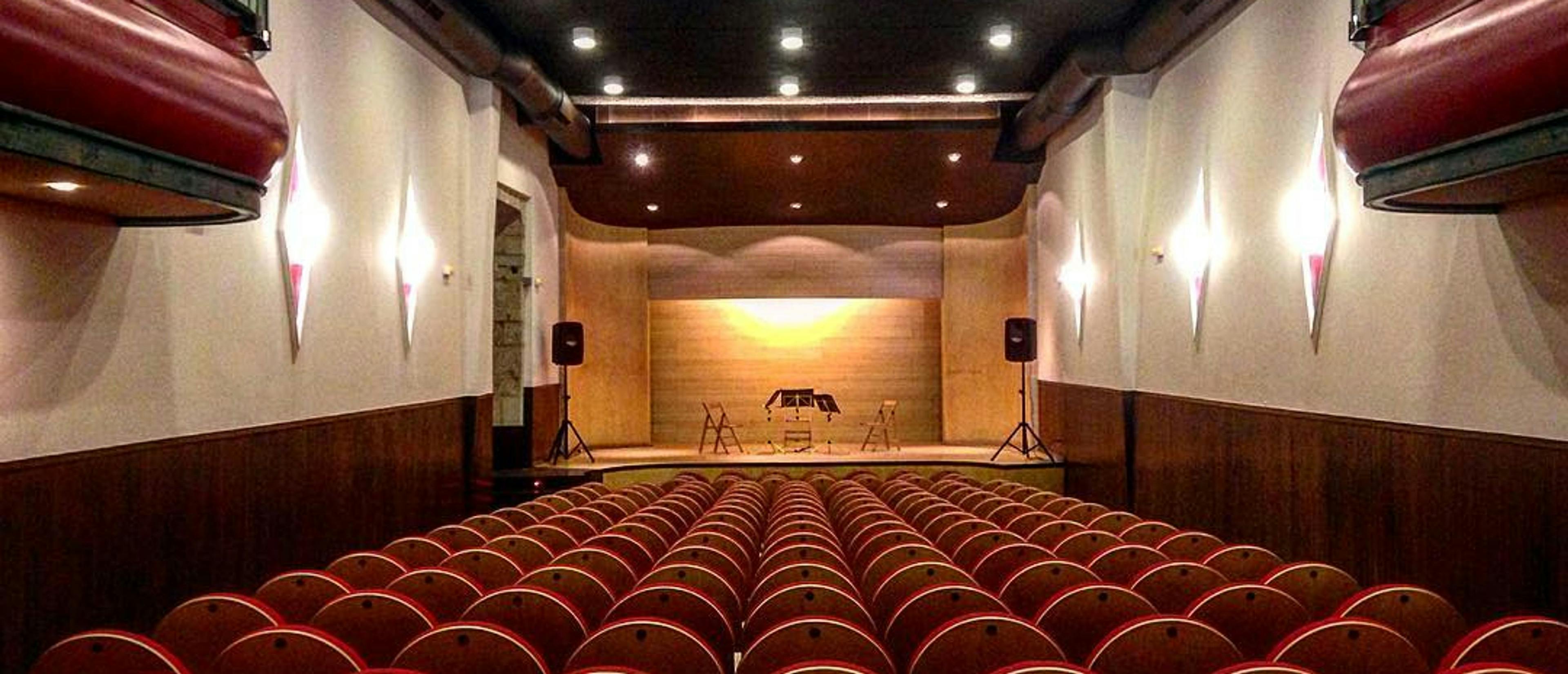 Panorámica de la sala principal del Cine Alfonsetti, en Betanzos