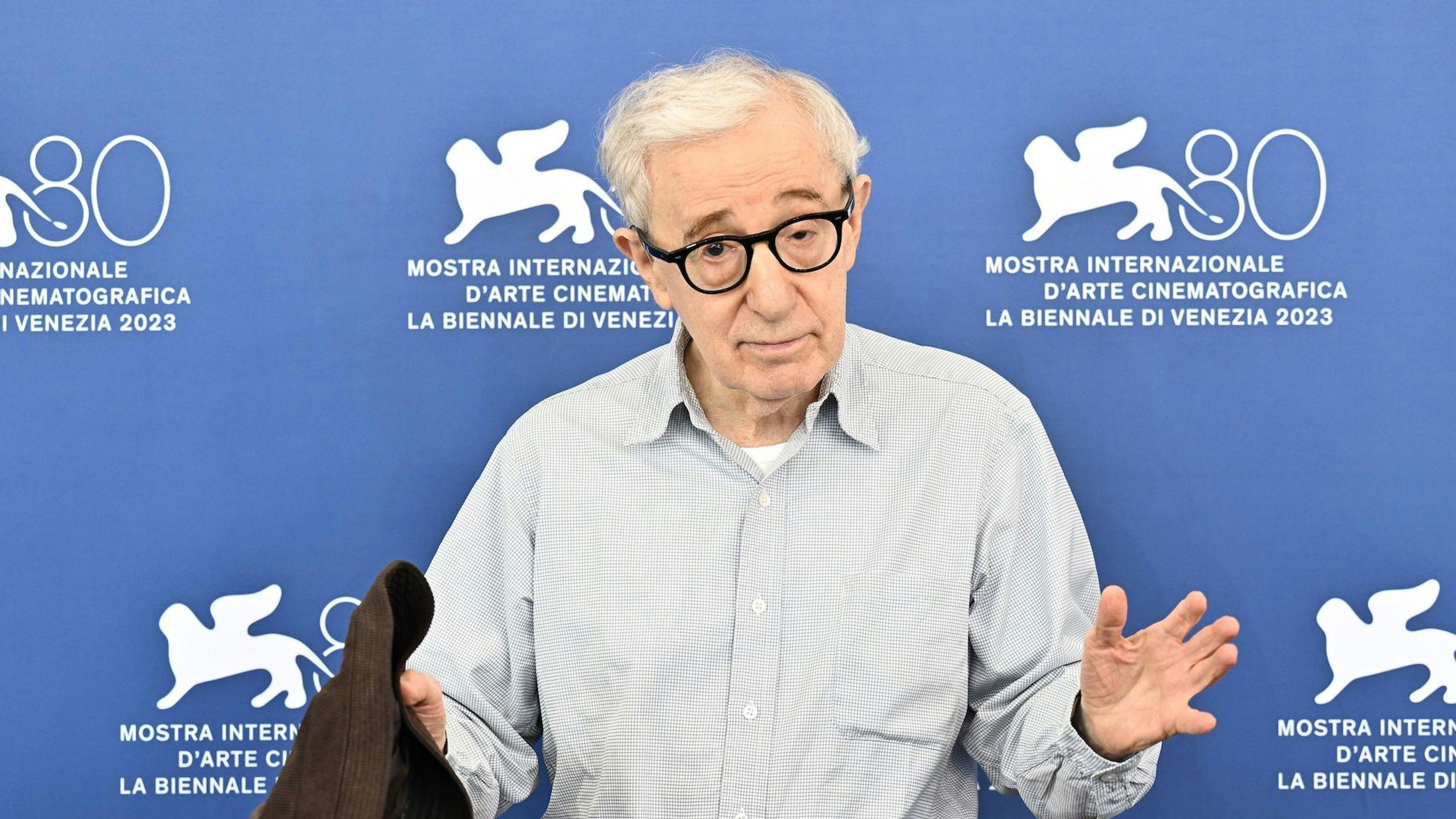 Woody Allen sale airoso de la puesta de largo en Venecia de su película 50, 'Golpe de suerte'