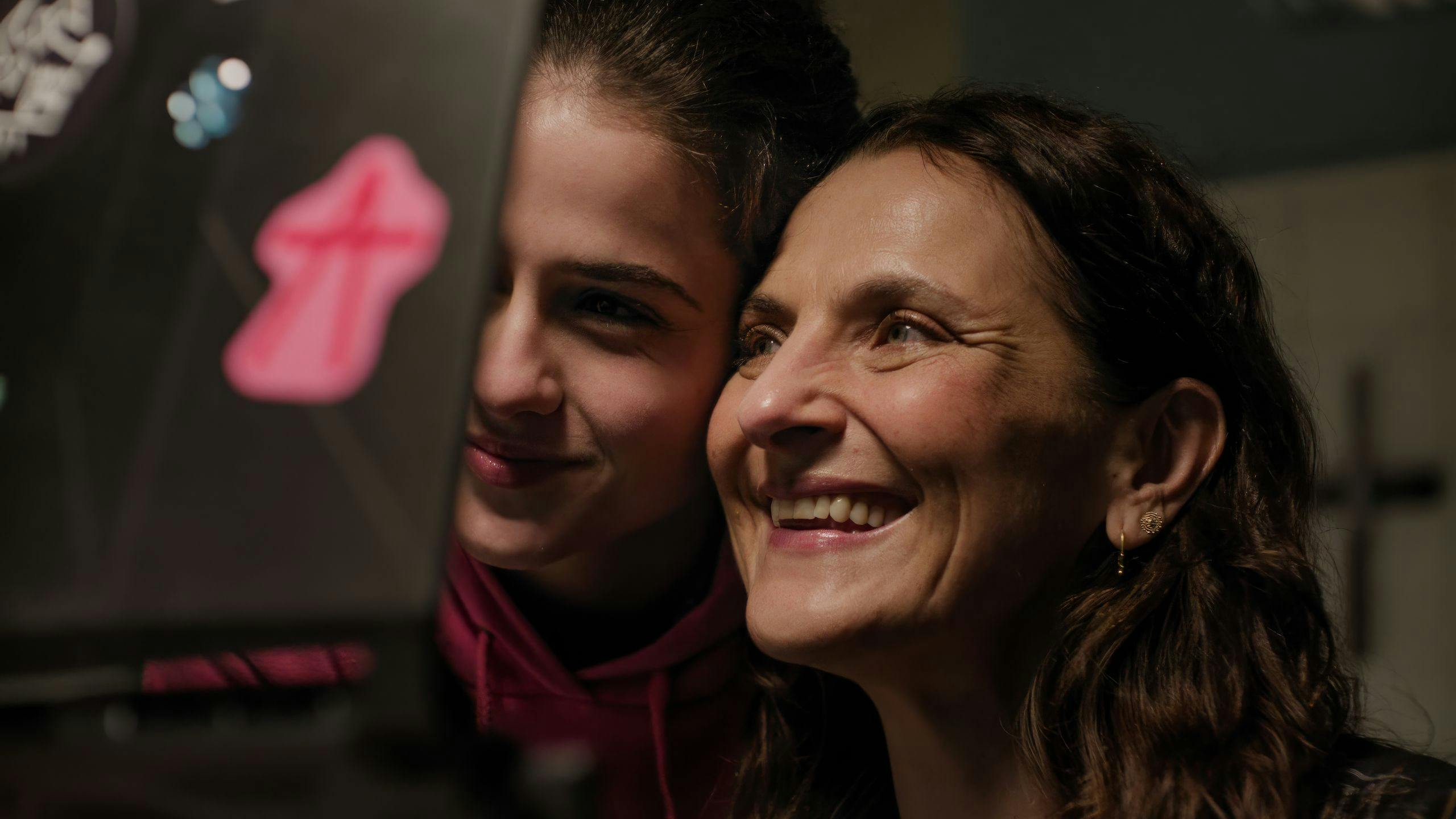 Fotograma de 'Los tortuga', dirigida por Belén Funes y protagonizada por Antonia Zegers y Elvira Lara