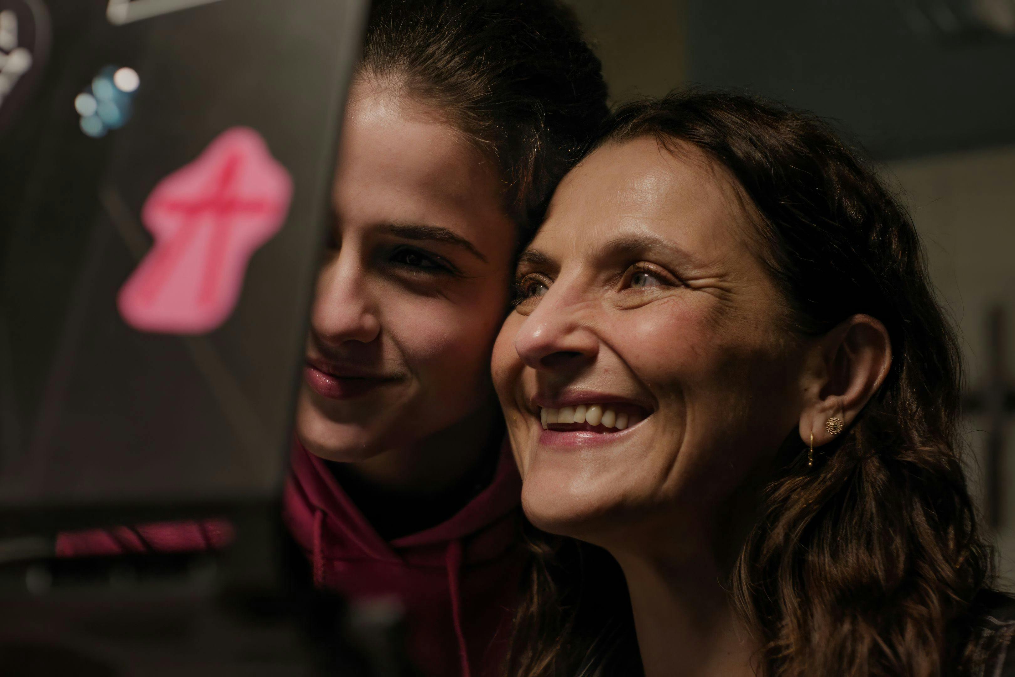 Fotograma de 'Los tortuga', dirigida por Belén Funes y protagonizada por Antonia Zegers y Elvira Lara