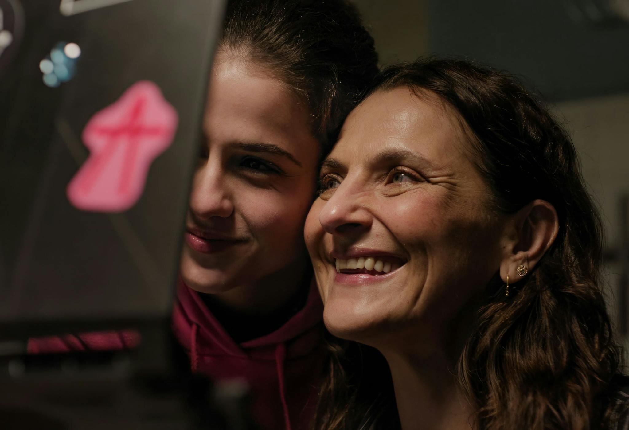 Fotograma de 'Los tortuga', dirigida por Belén Funes y protagonizada por Antonia Zegers y Elvira Lara