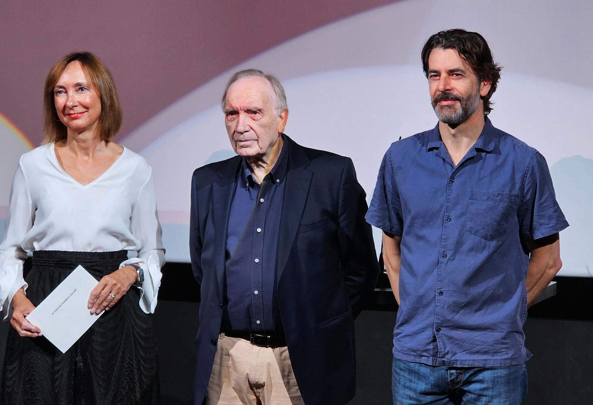 El actor Eduardo Noriega junto a Fernando Méndez-Leite en la Academia de Cine