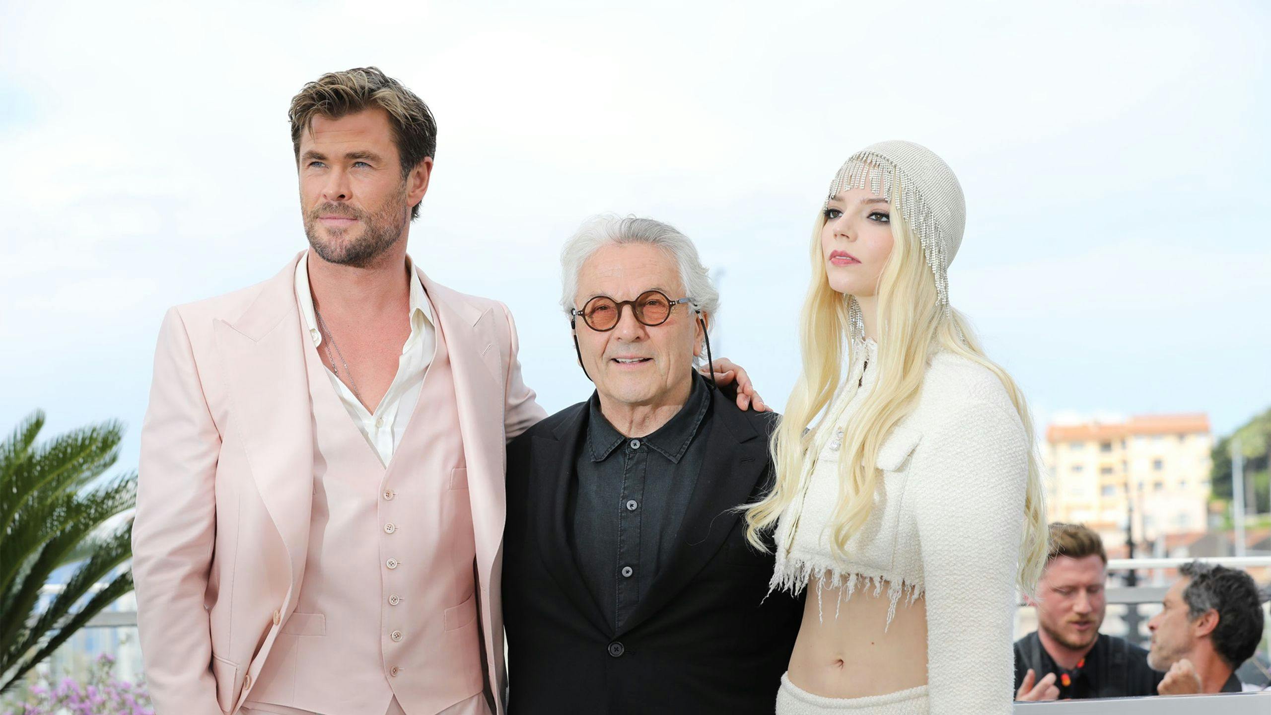 Chris Hemsworth, George Miller y Anya Taylor-Joy en el photocall de Cannes 2024, presentando 'Furiosa'
