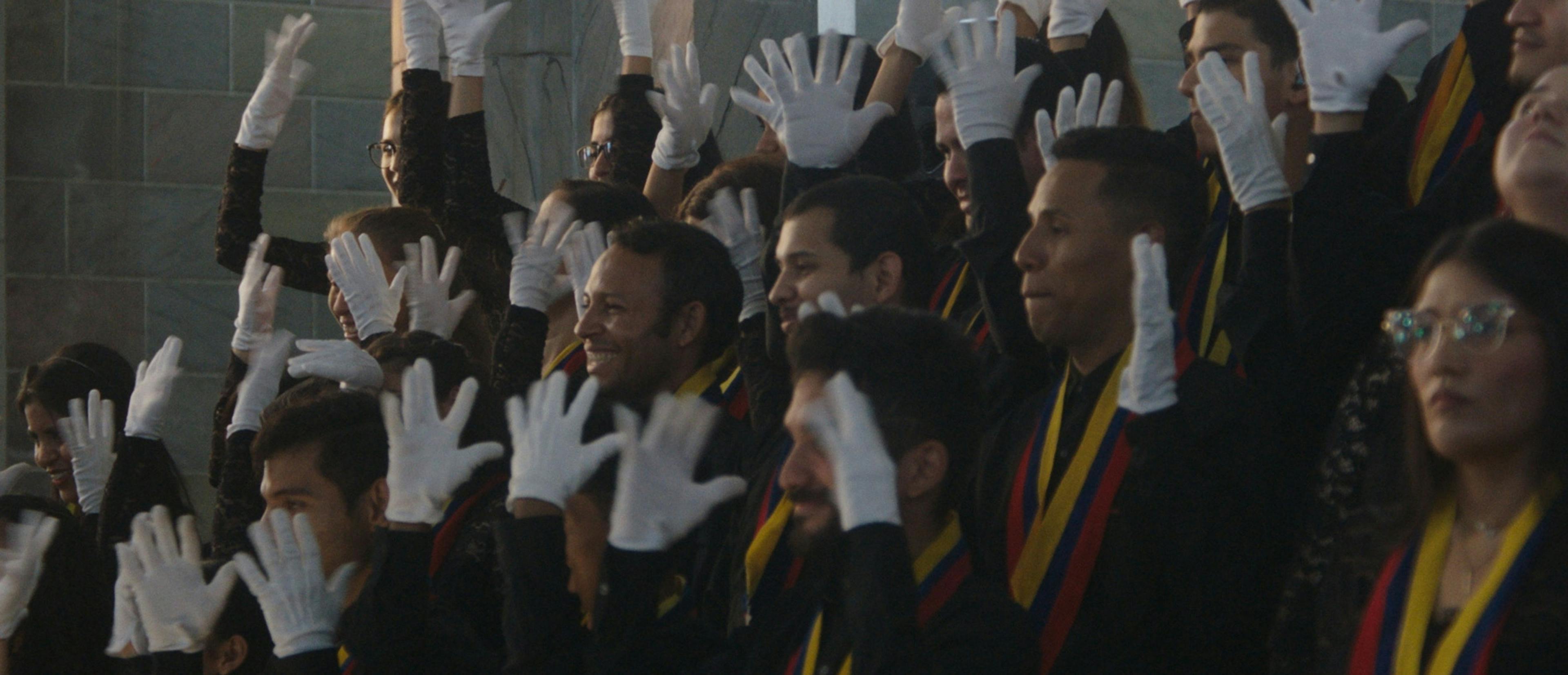 Fotograma del documental ‘El canto de las manos’, dirigido por María Valverde